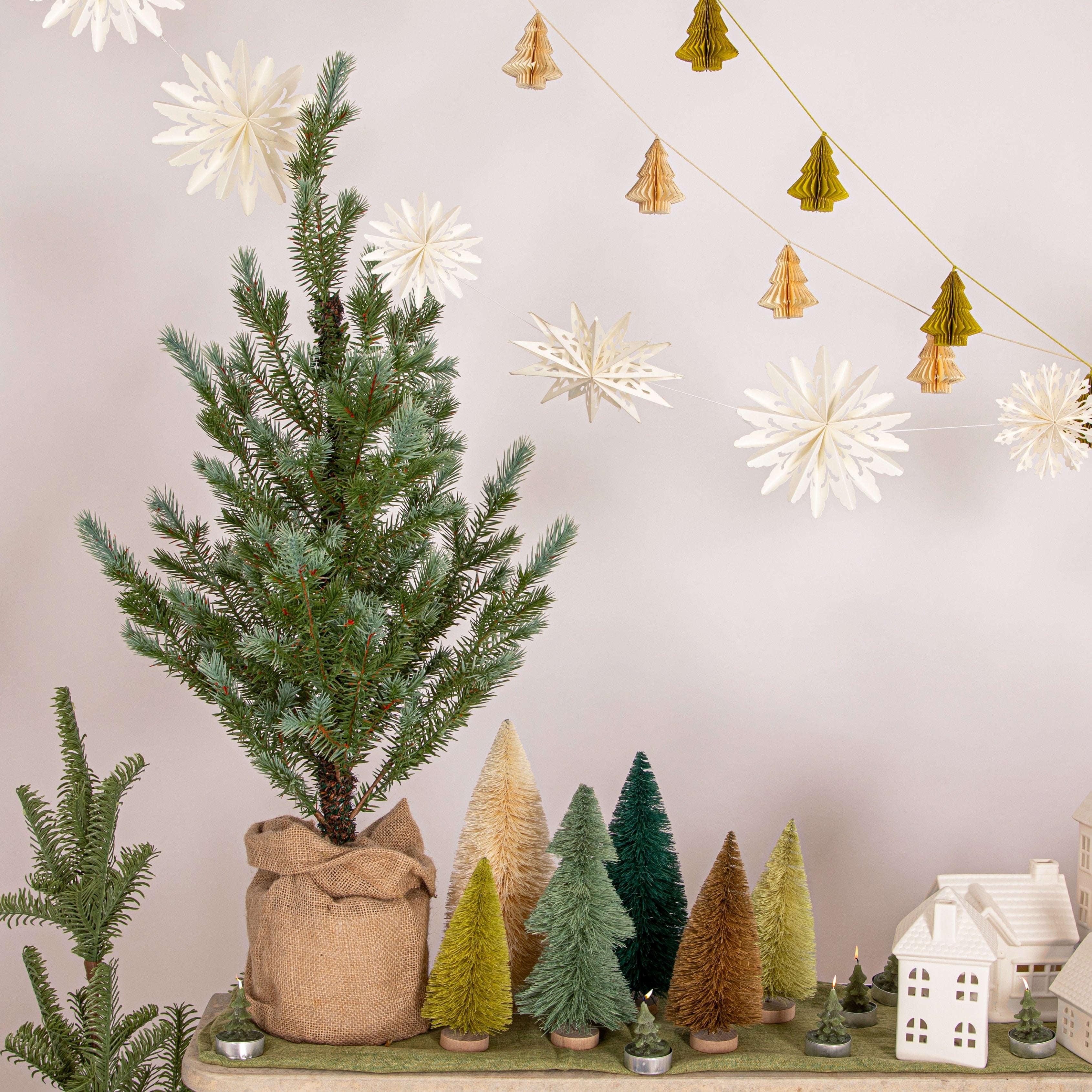 Snowflake Garland in Kraft Box - White