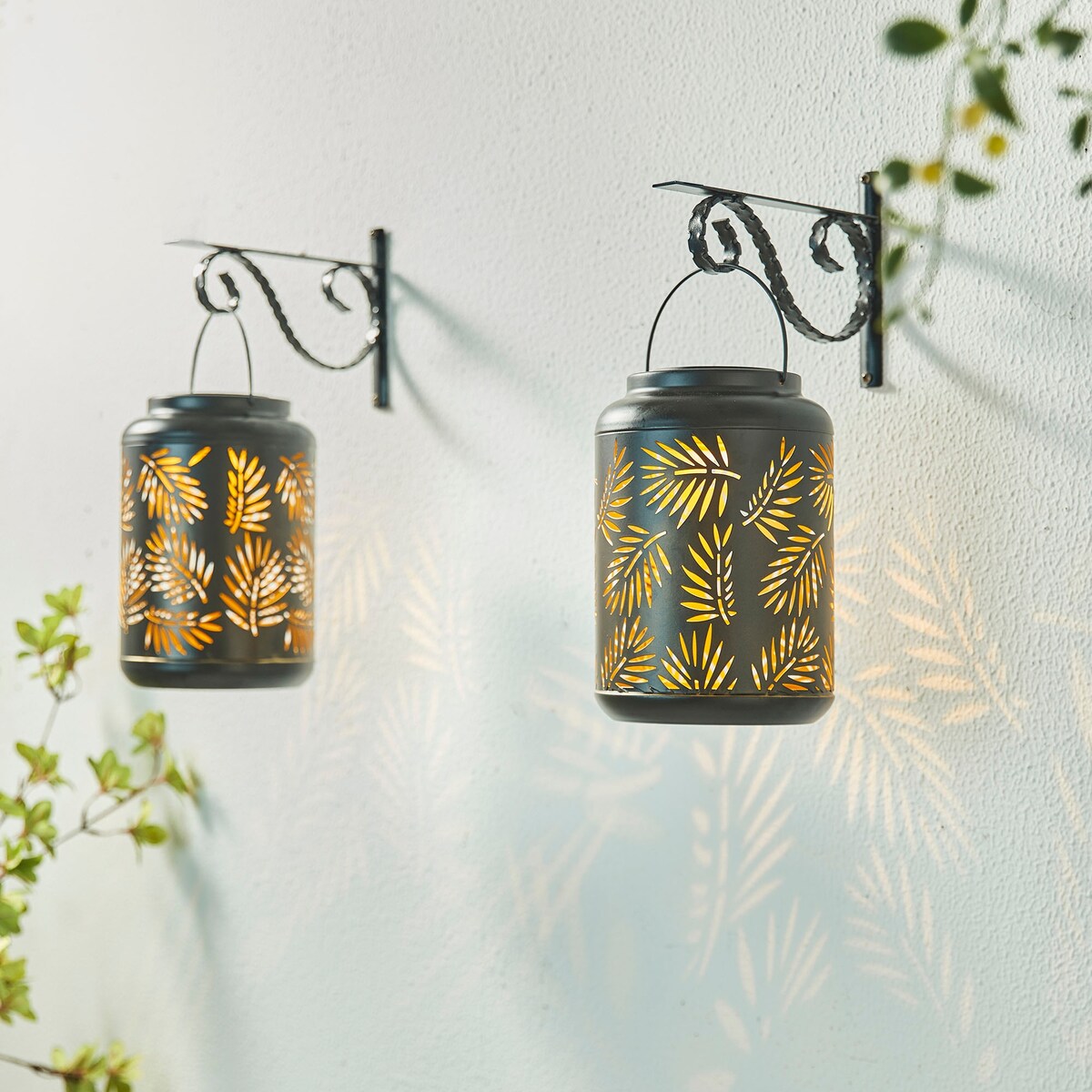 Glitzhome Modern Metal Outdoor Hanging Lantern with Solar Lights