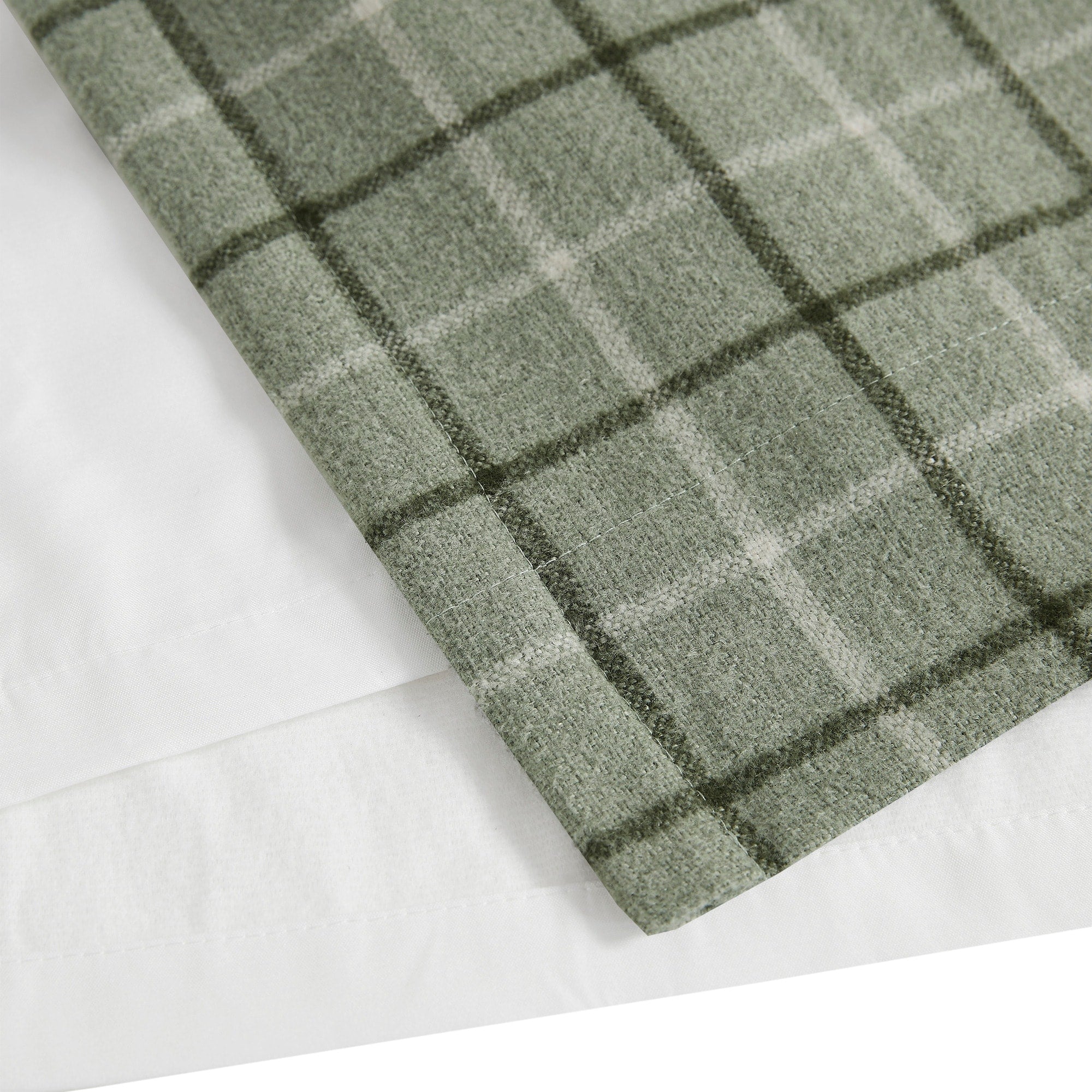 Madison Park Salford Plaid Rod Pocket and Back Tab Single Curtain Panel with Fleece Lining