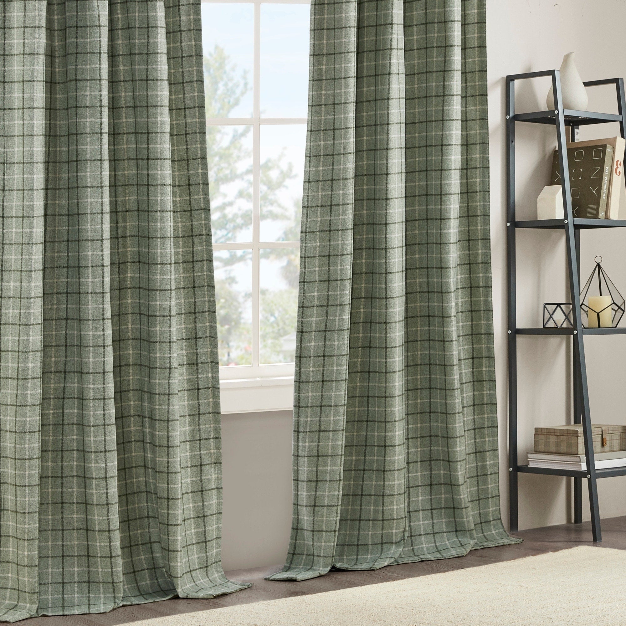 Madison Park Salford Plaid Rod Pocket and Back Tab Single Curtain Panel with Fleece Lining