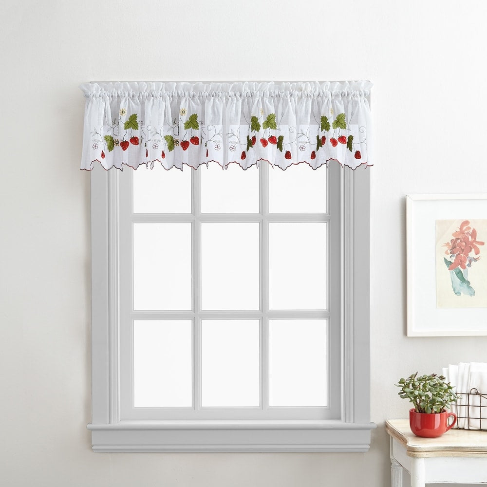 Strawberry Garden Curtain Collection