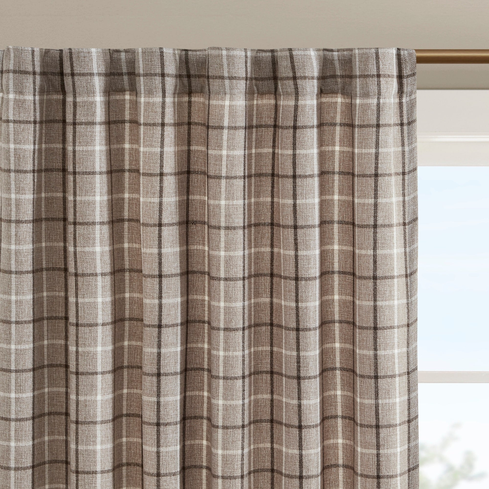 Madison Park Salford Plaid Rod Pocket and Back Tab Single Curtain Panel with Fleece Lining