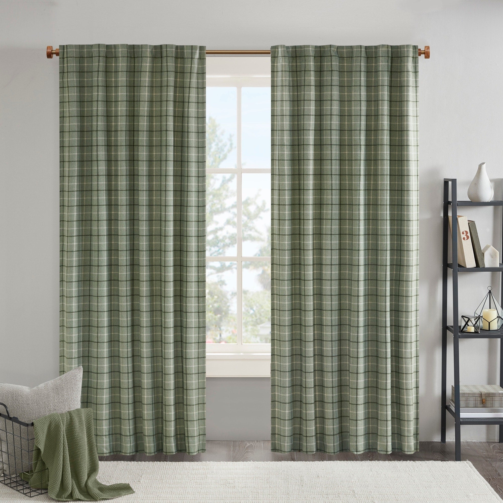 Madison Park Salford Plaid Rod Pocket and Back Tab Single Curtain Panel with Fleece Lining