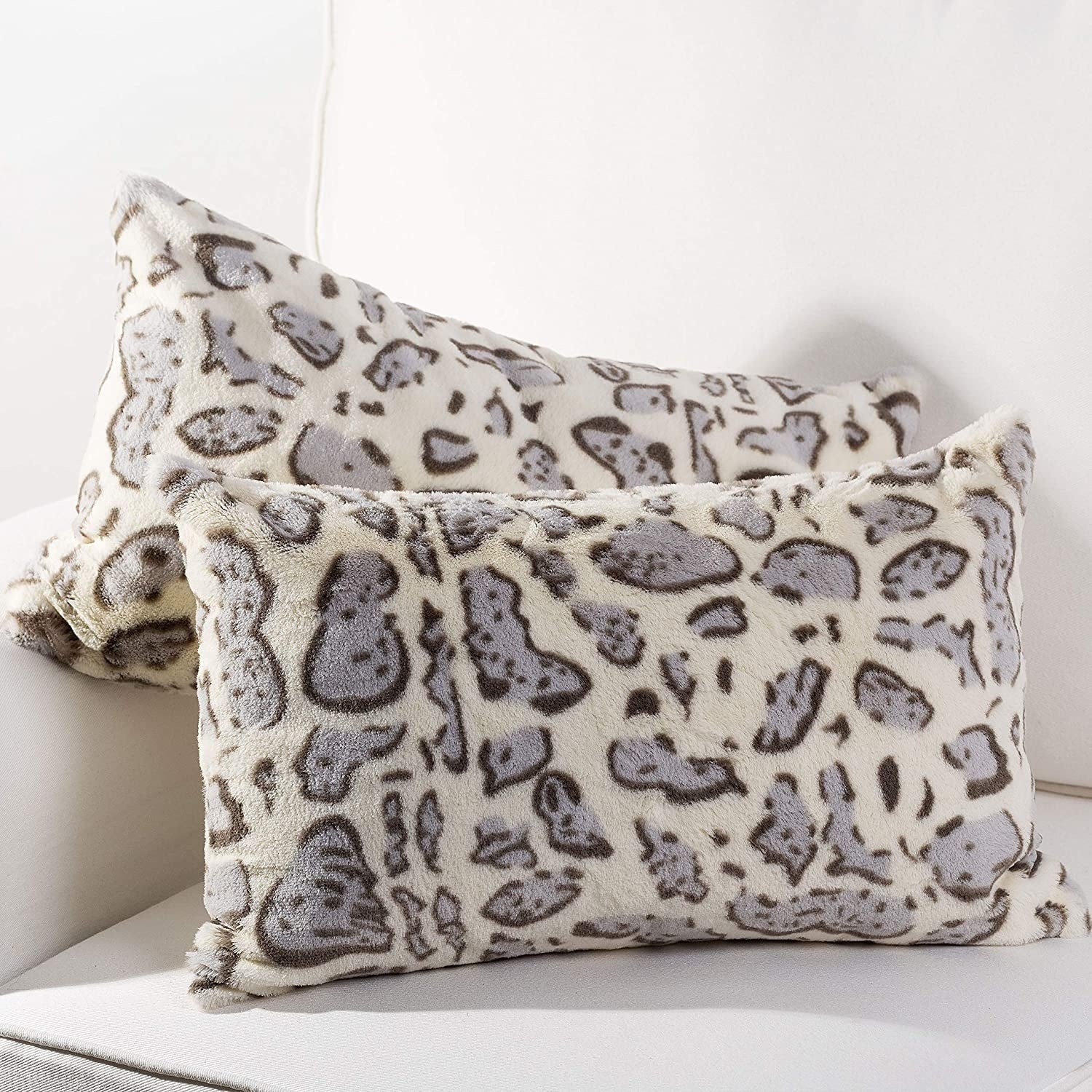 Cheer Collection Set of 2 Faux Fur Leopard Print Lumbar Couch Throw Pillows