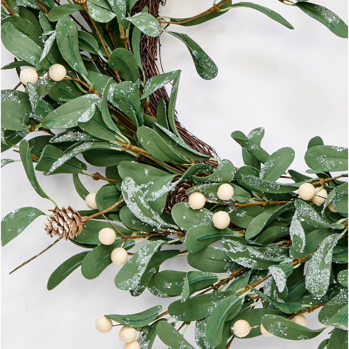 21 Artificial Christmas Mistletoe Wreath with White Berries - 21