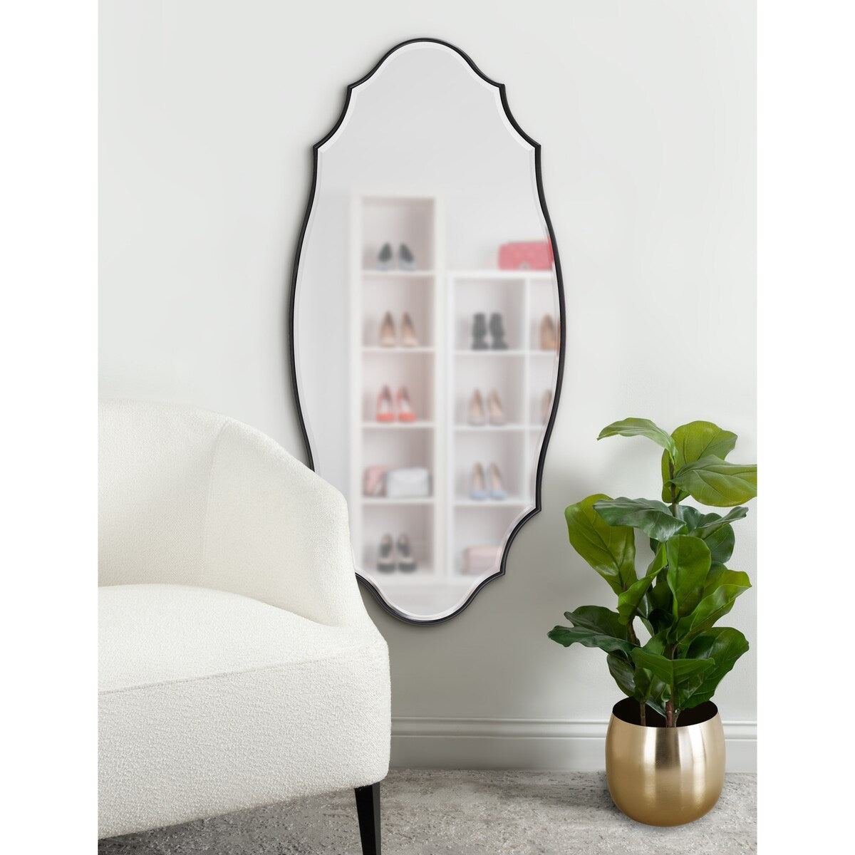 Kate and Laurel Leanna Scalloped Oval Wall Mirror