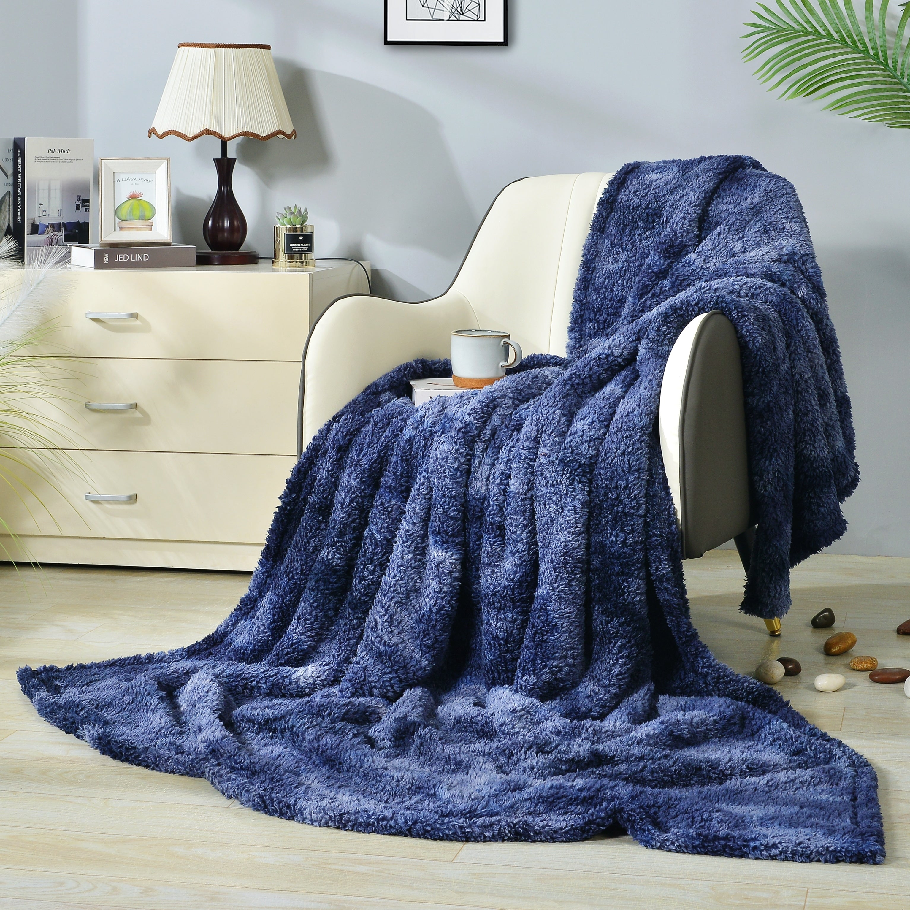 Ultra Soft FauxFur Throw Blanket