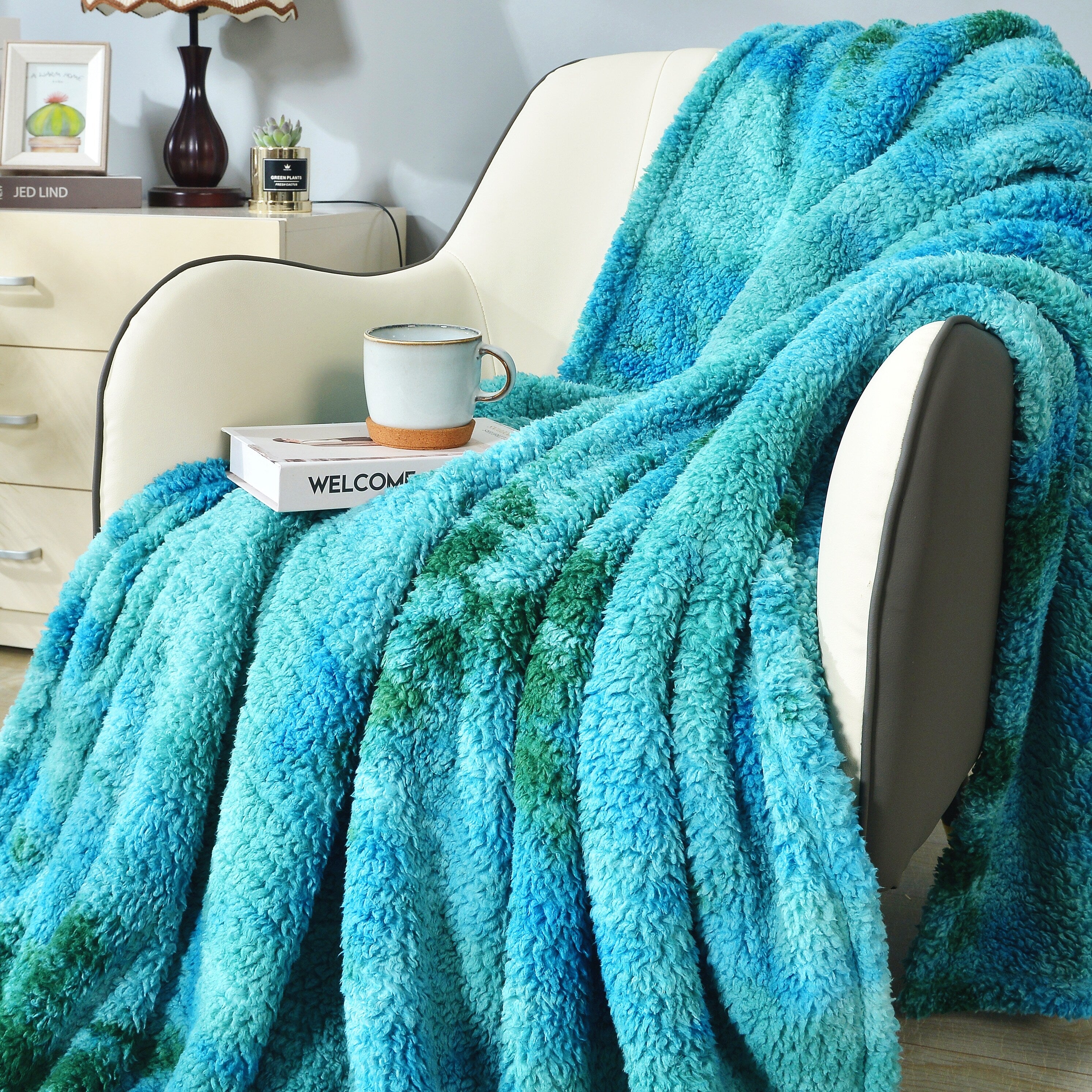 Ultra Soft FauxFur Throw Blanket