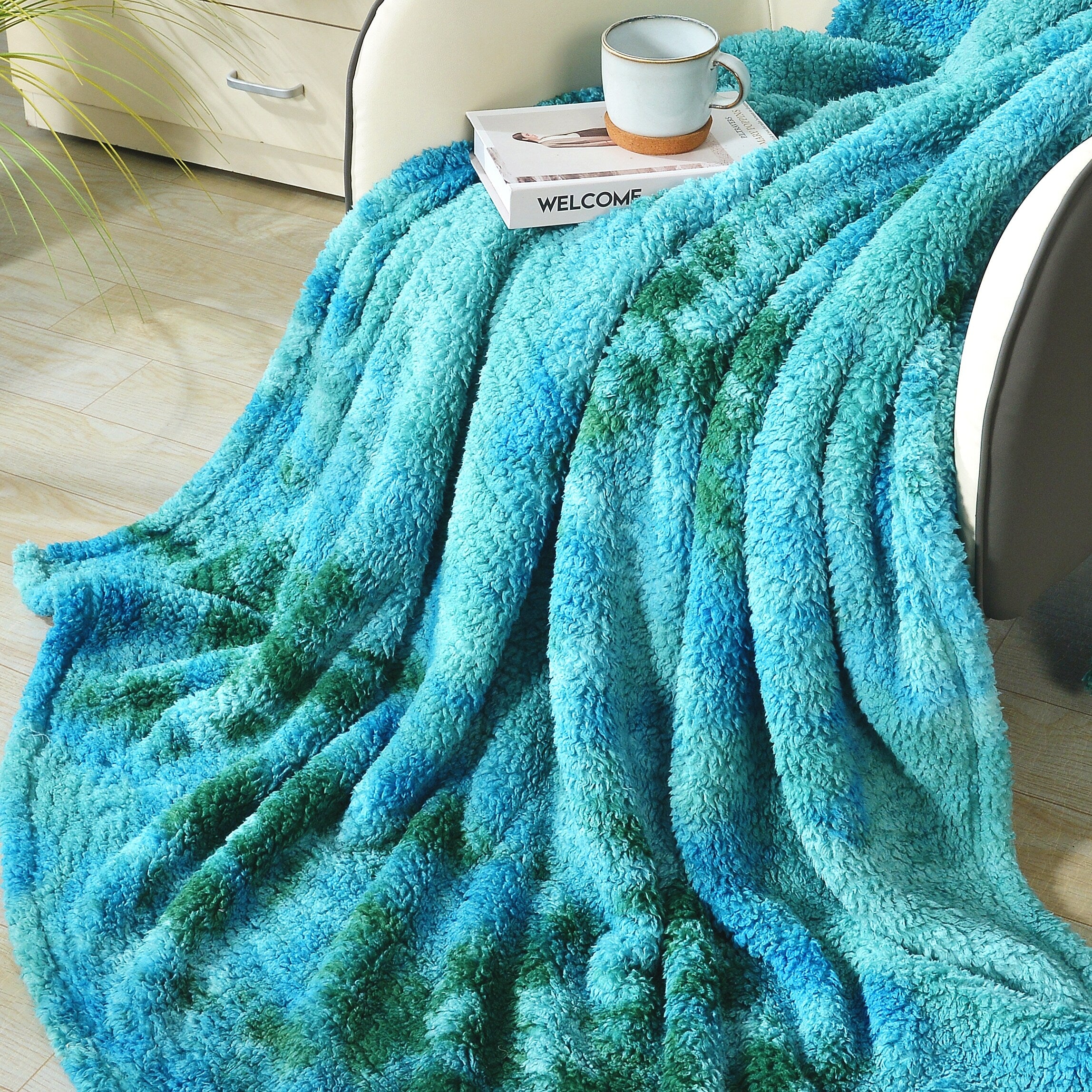 Ultra Soft FauxFur Throw Blanket