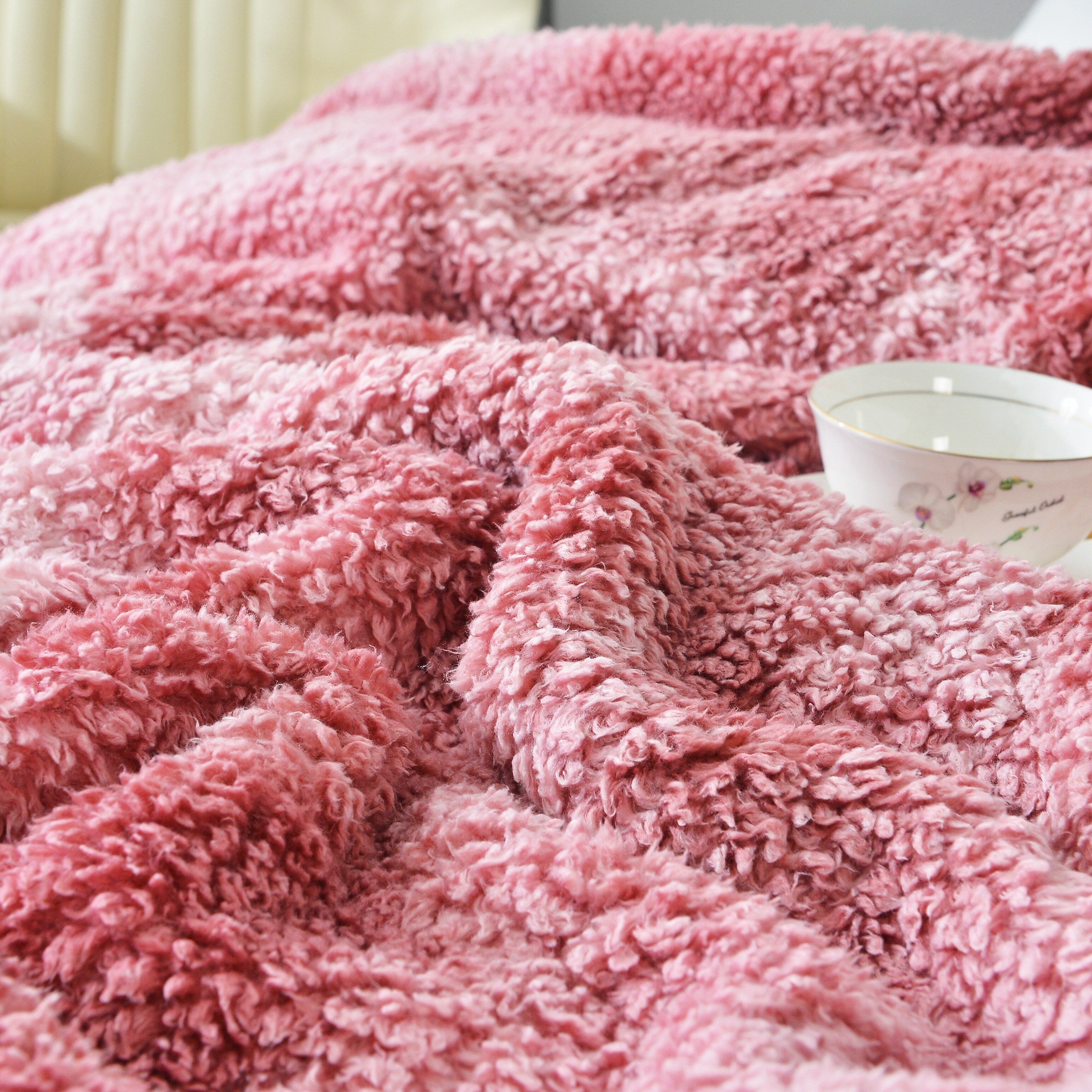 Ultra Soft FauxFur Throw Blanket