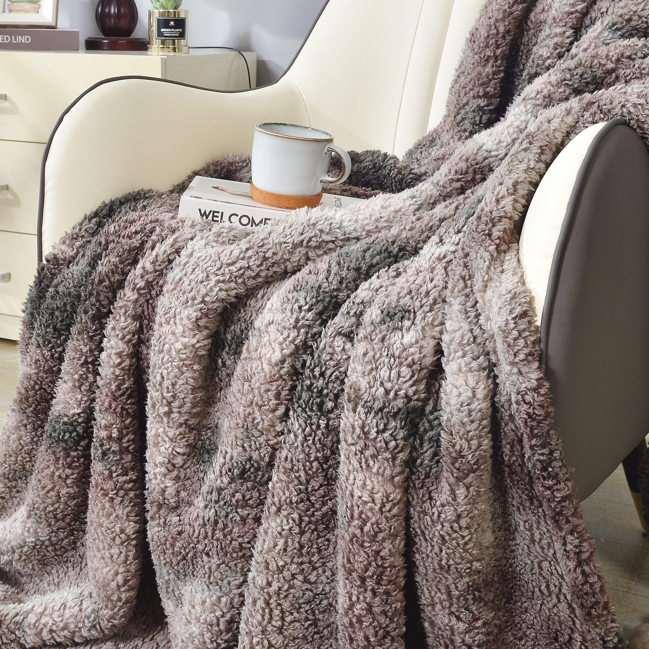 Ultra Soft FauxFur Throw Blanket