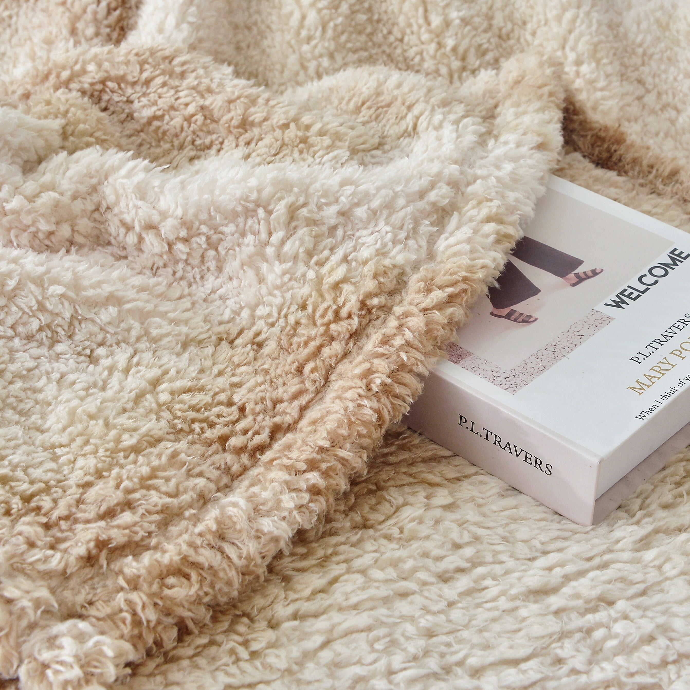 Ultra Soft FauxFur Throw Blanket