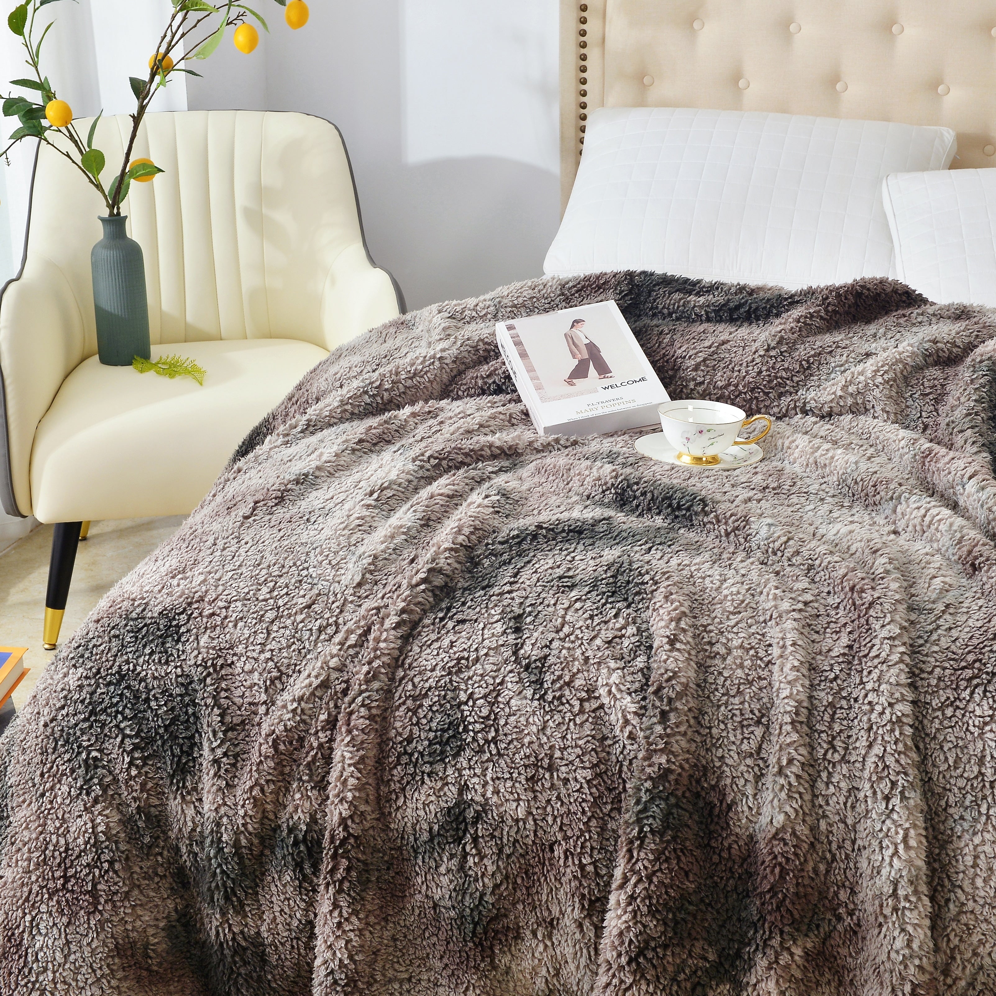 Ultra Soft FauxFur Throw Blanket