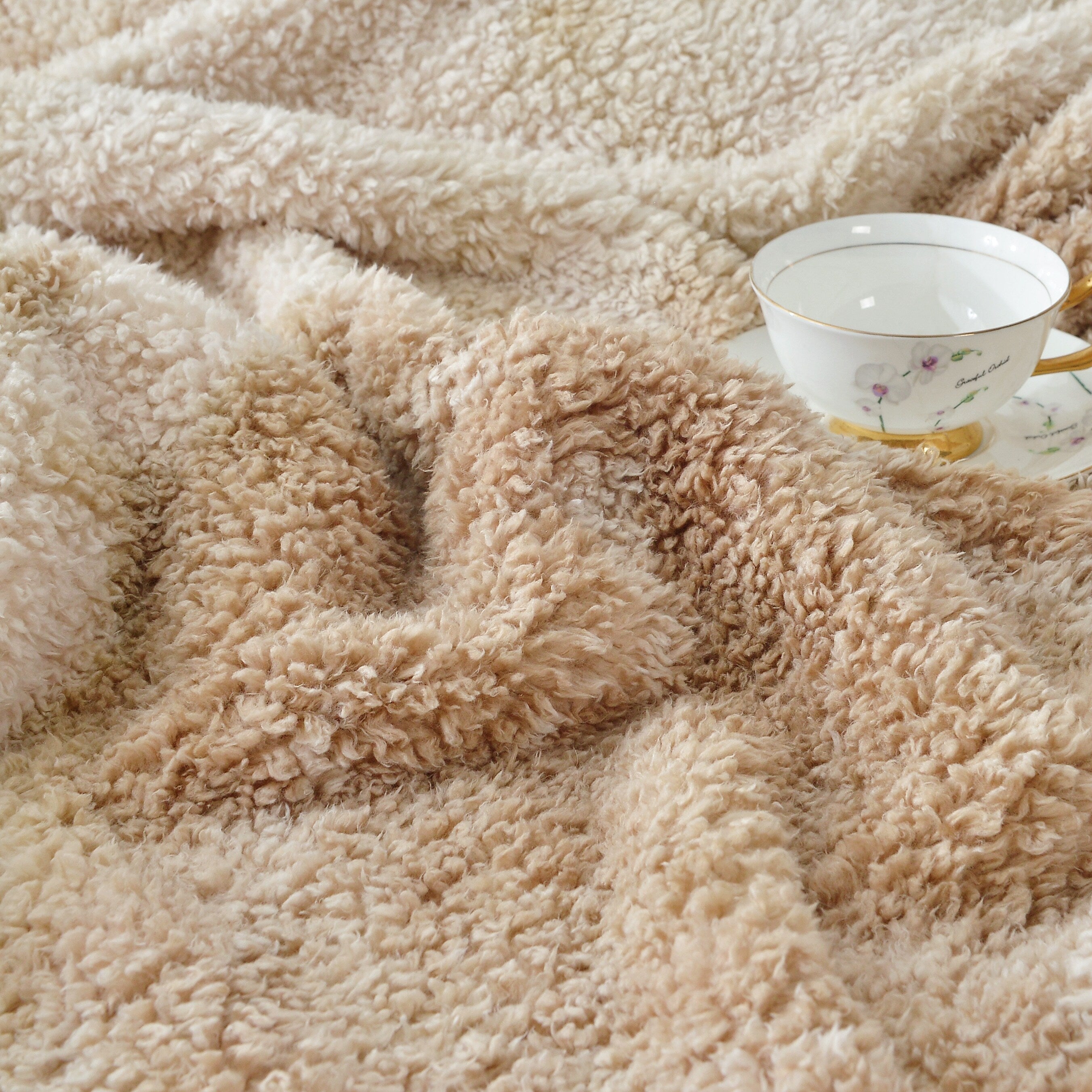 Ultra Soft FauxFur Throw Blanket