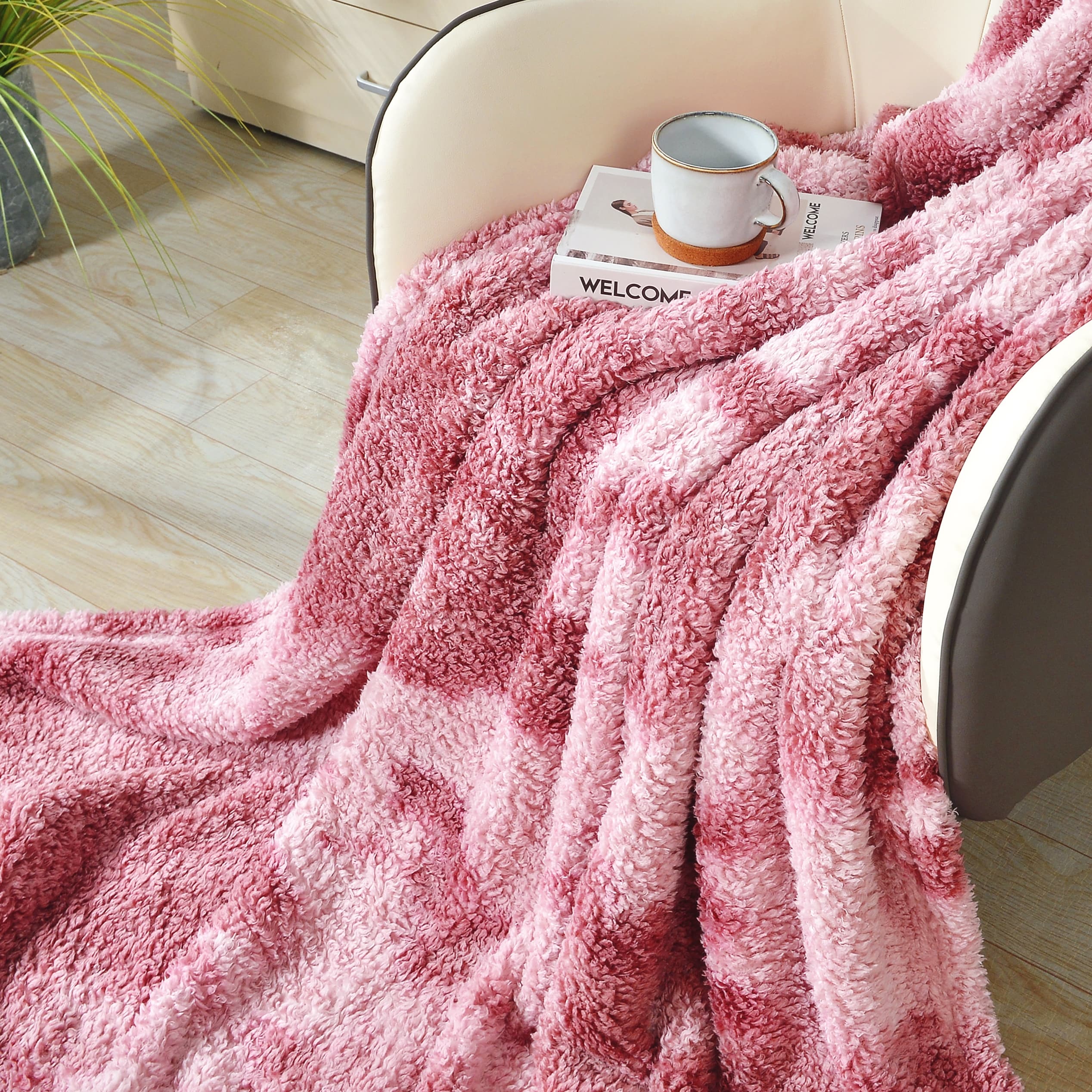 Ultra Soft FauxFur Throw Blanket