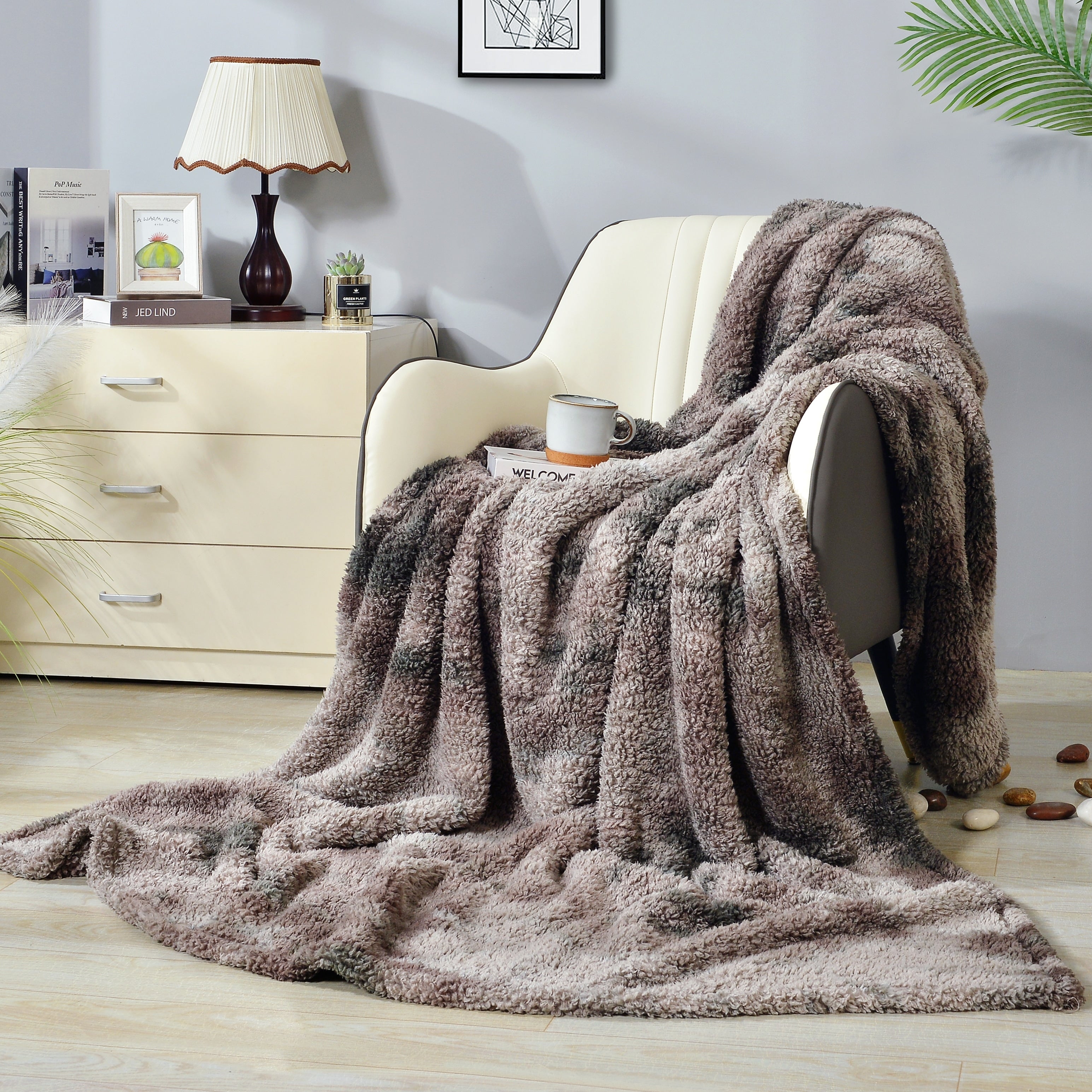 Ultra Soft FauxFur Throw Blanket