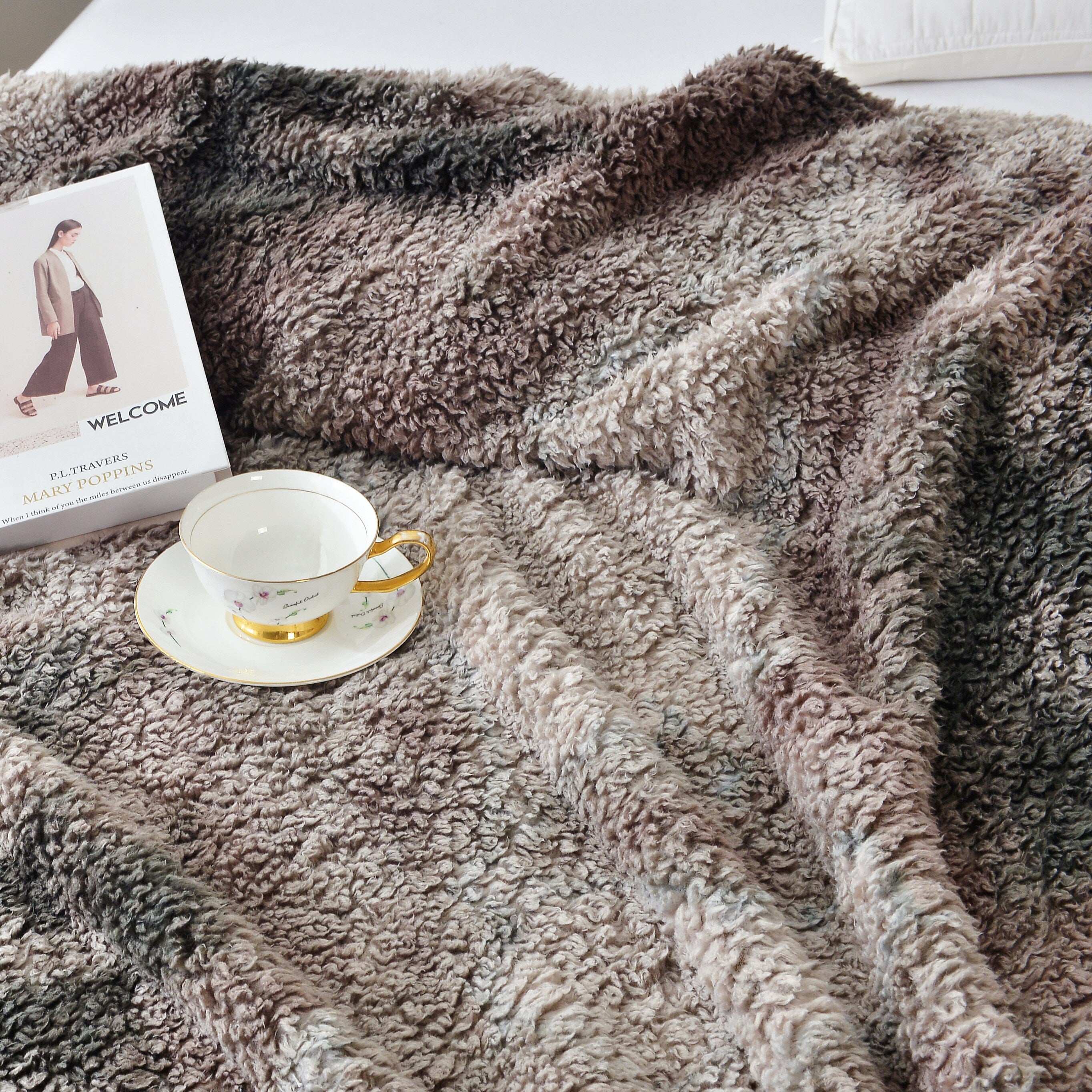 Ultra Soft FauxFur Throw Blanket