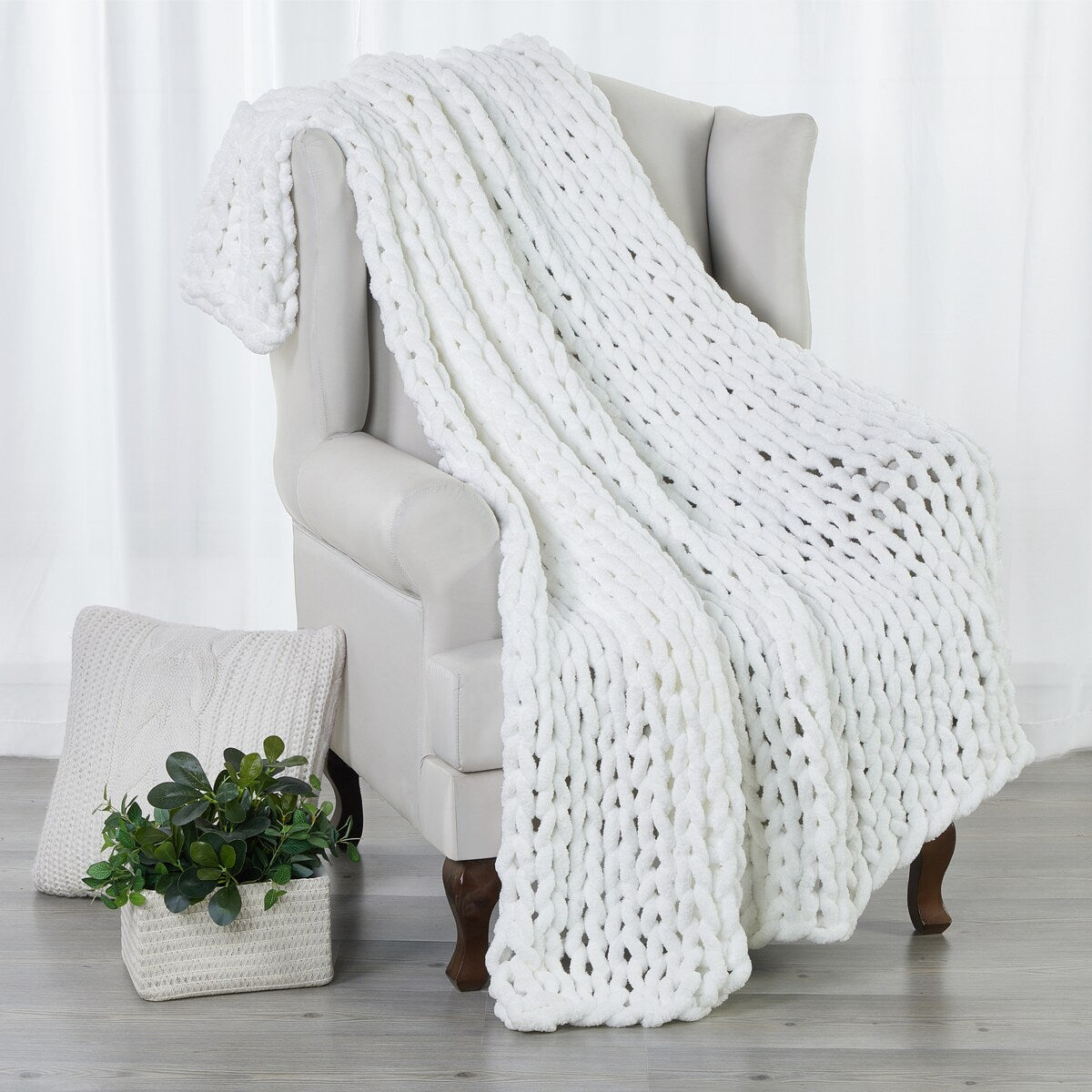 Kathy Ireland Chunky Knit Chenille Throw