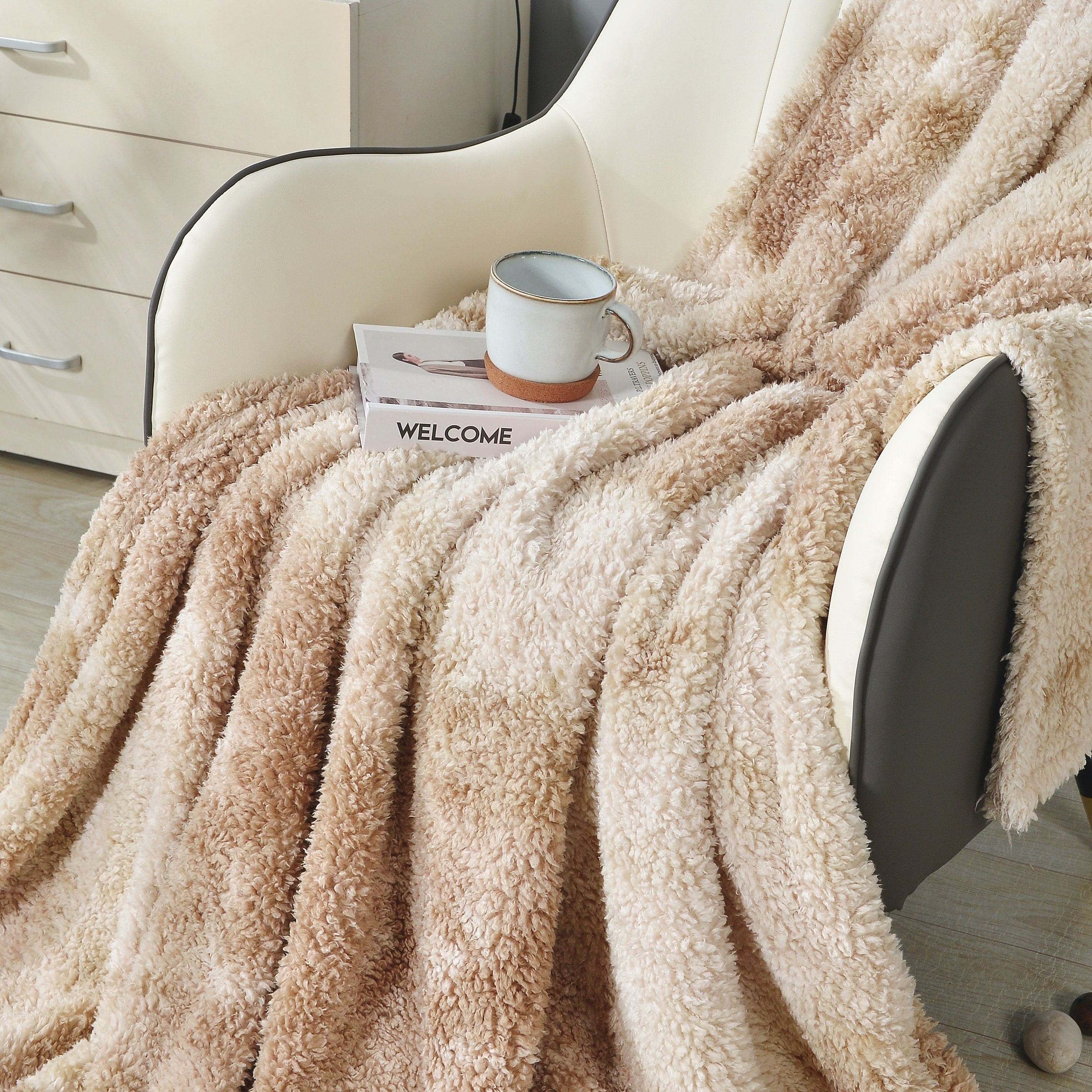 Ultra Soft FauxFur Throw Blanket