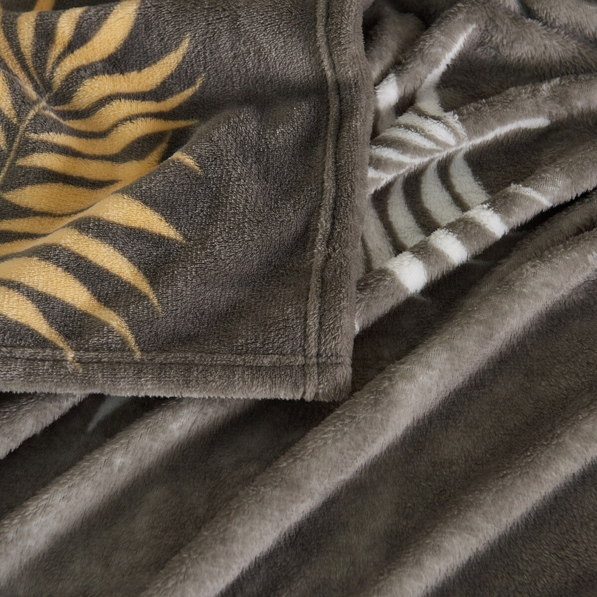 Microplush Fleece Ultra-soft Patterned Velvet Throw Blanket