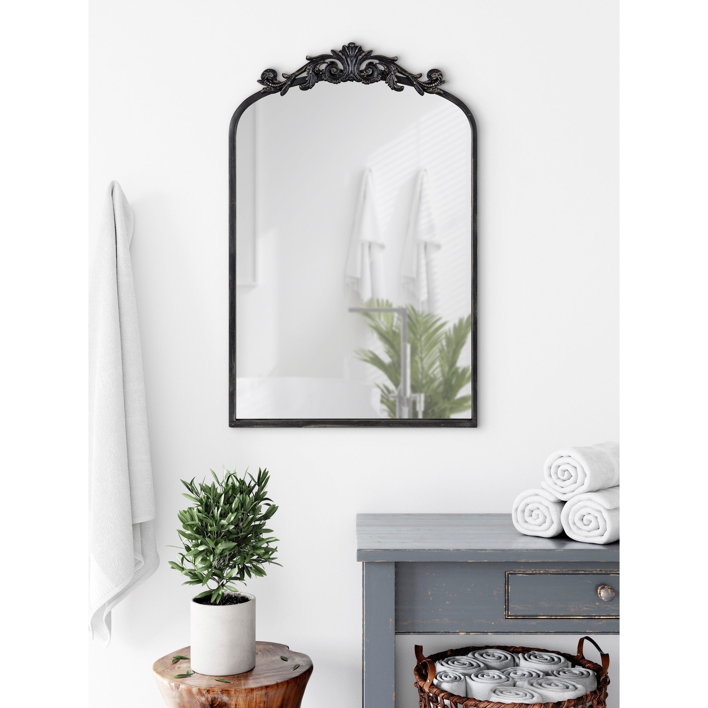 Kate and Laurel Arendahl Traditional Baroque Arch Wall Mirror