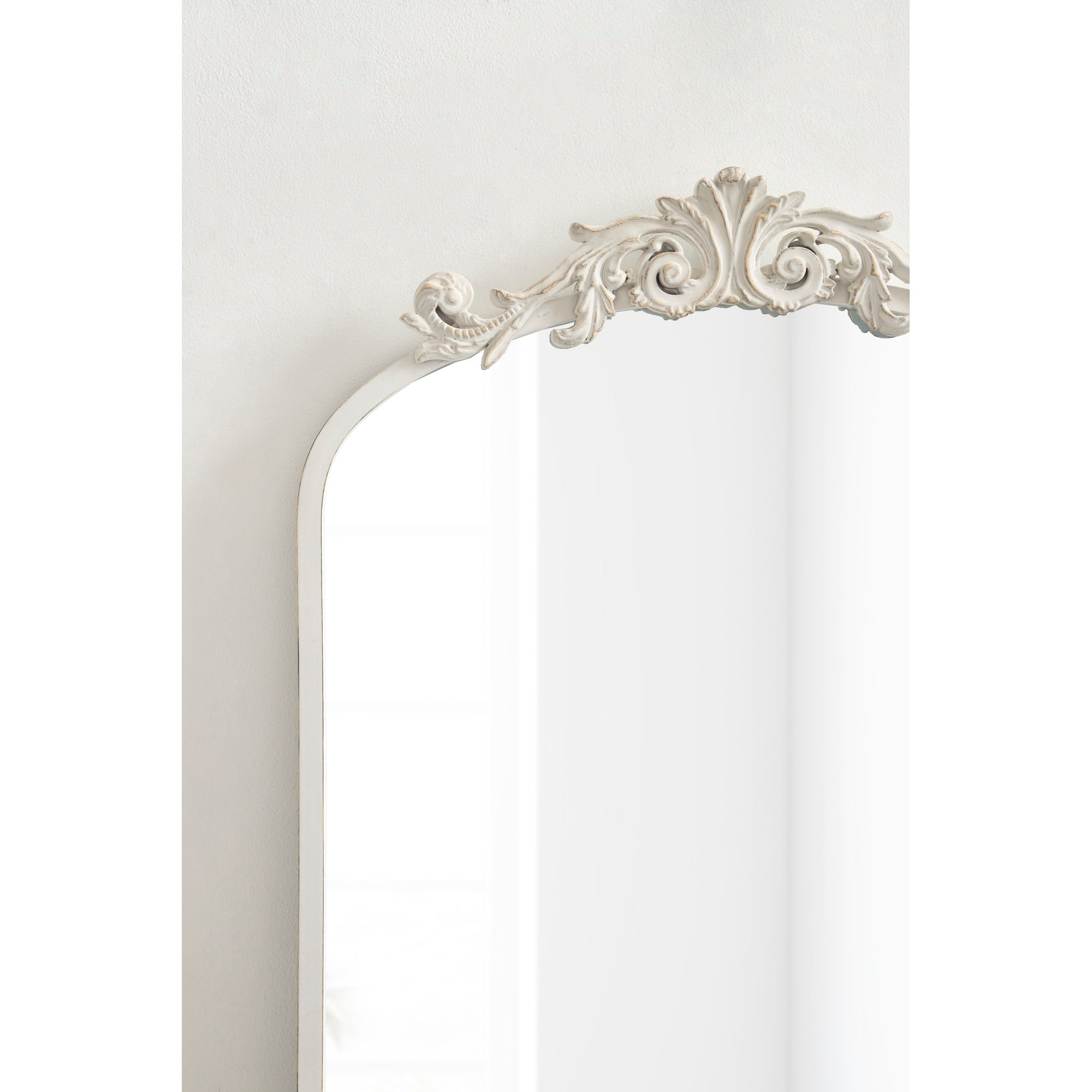 Kate and Laurel Arendahl Traditional Baroque Arch Wall Mirror