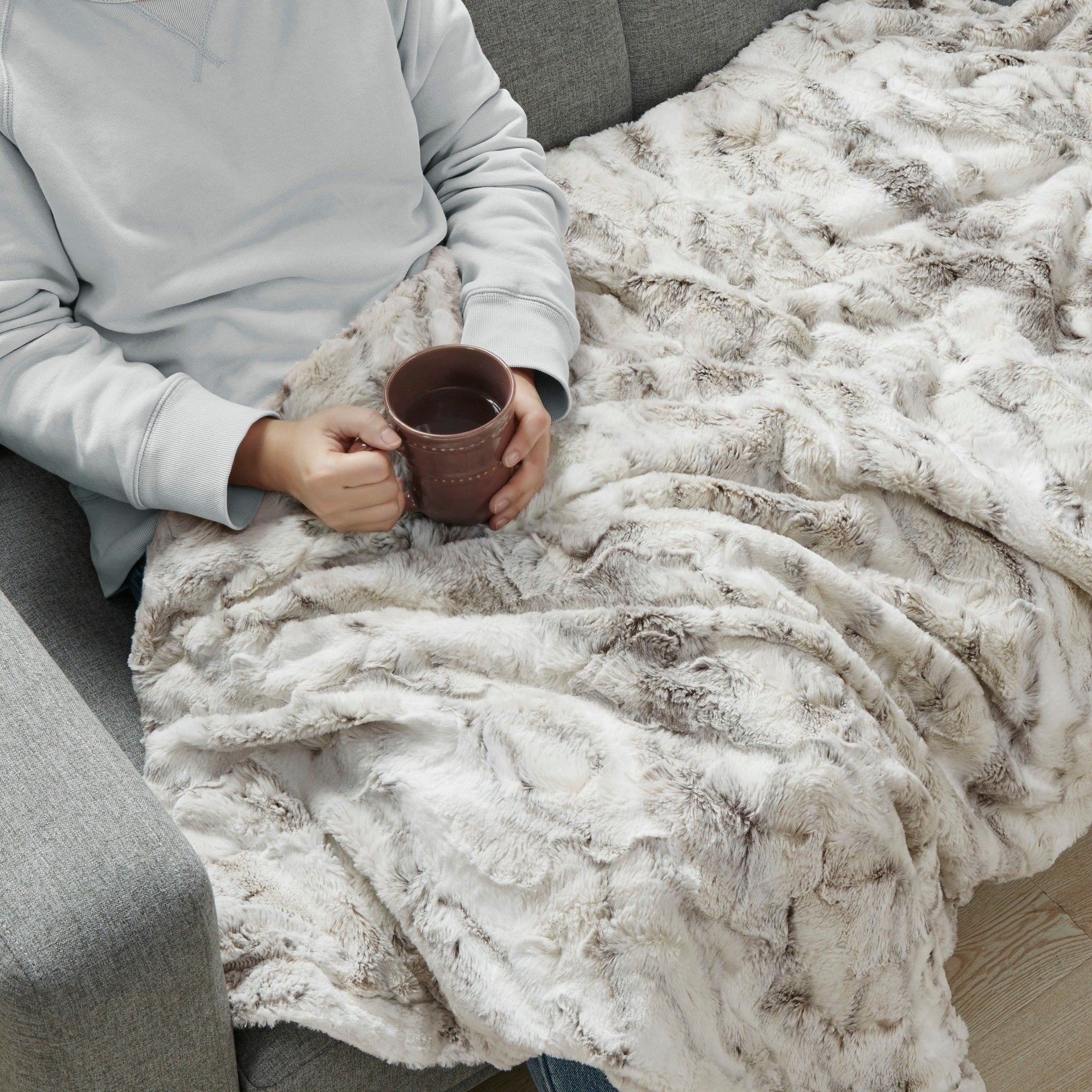 Madison Park Aina Oversized Faux Fur Marble Printed Knitted Throw