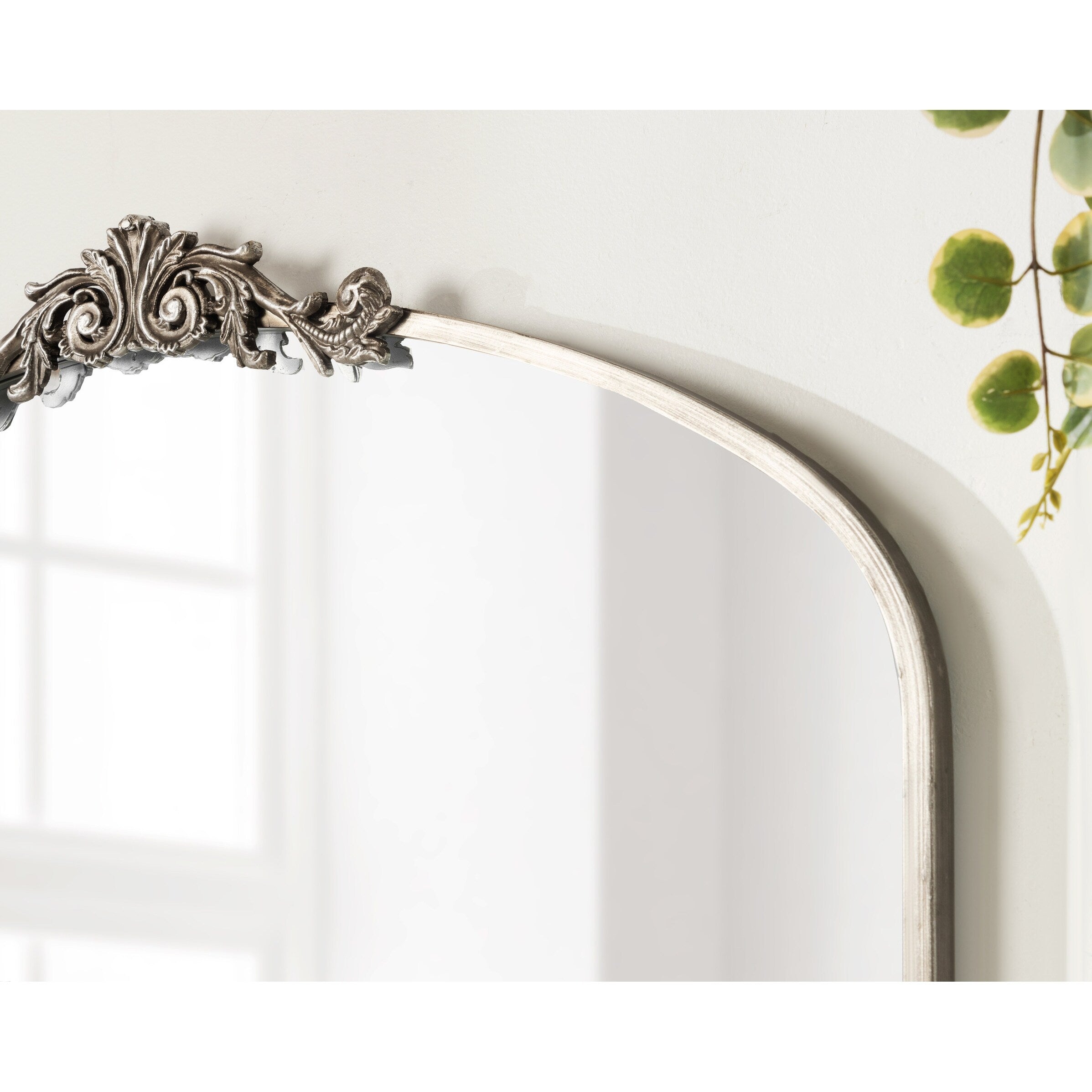 Kate and Laurel Arendahl Traditional Baroque Arch Wall Mirror