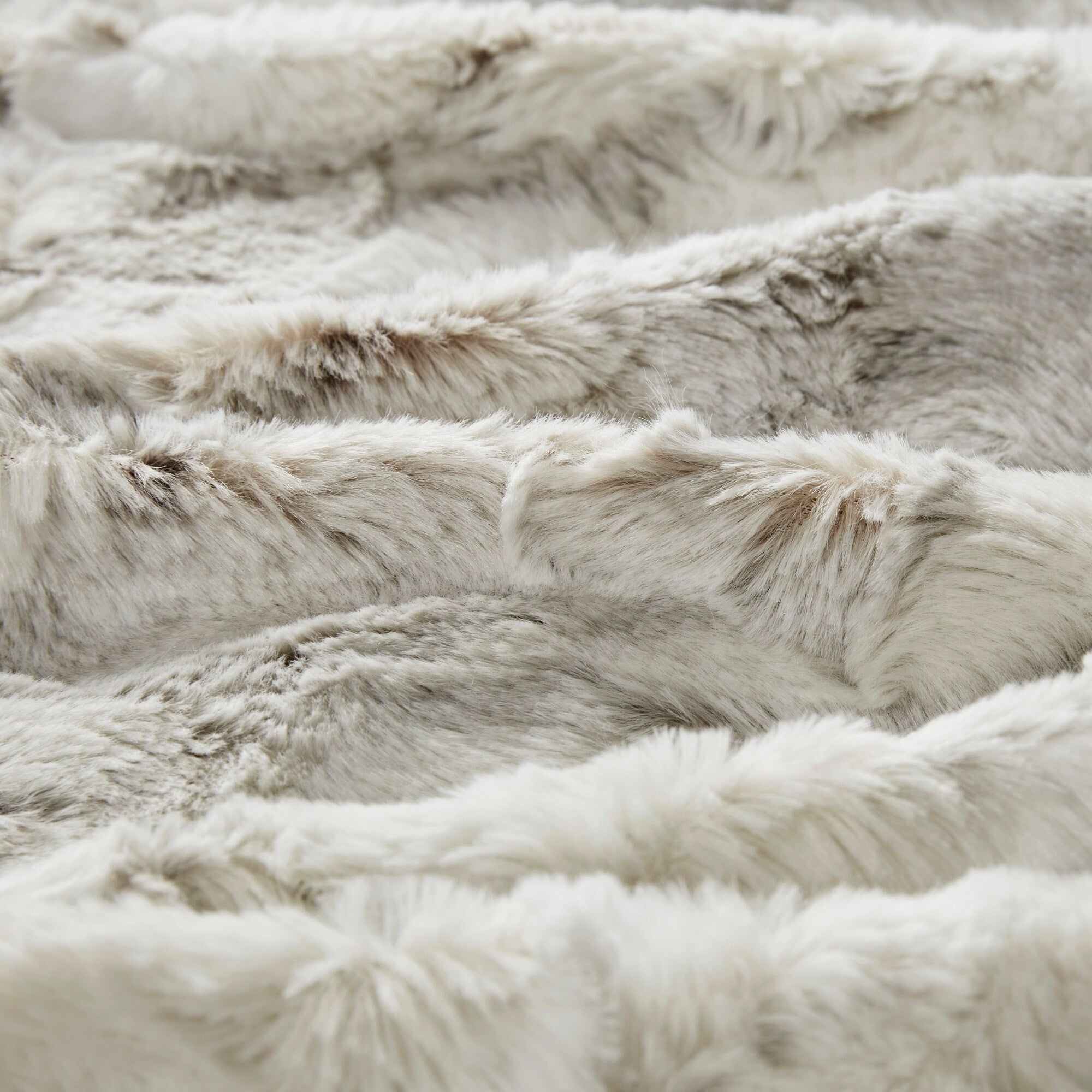 Madison Park Aina Oversized Faux Fur Marble Printed Knitted Throw