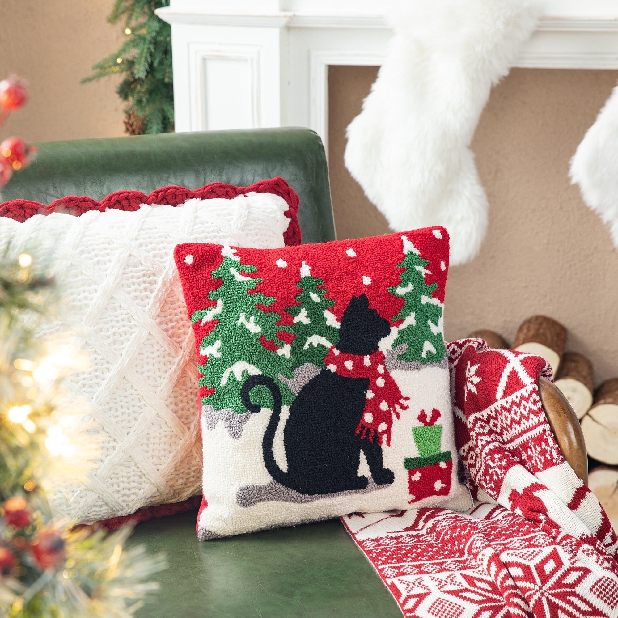 Glitzhome 14L Hooked Dog Cat Christmas Pillow for Couch Sofa Bed Festival Home Office Decor