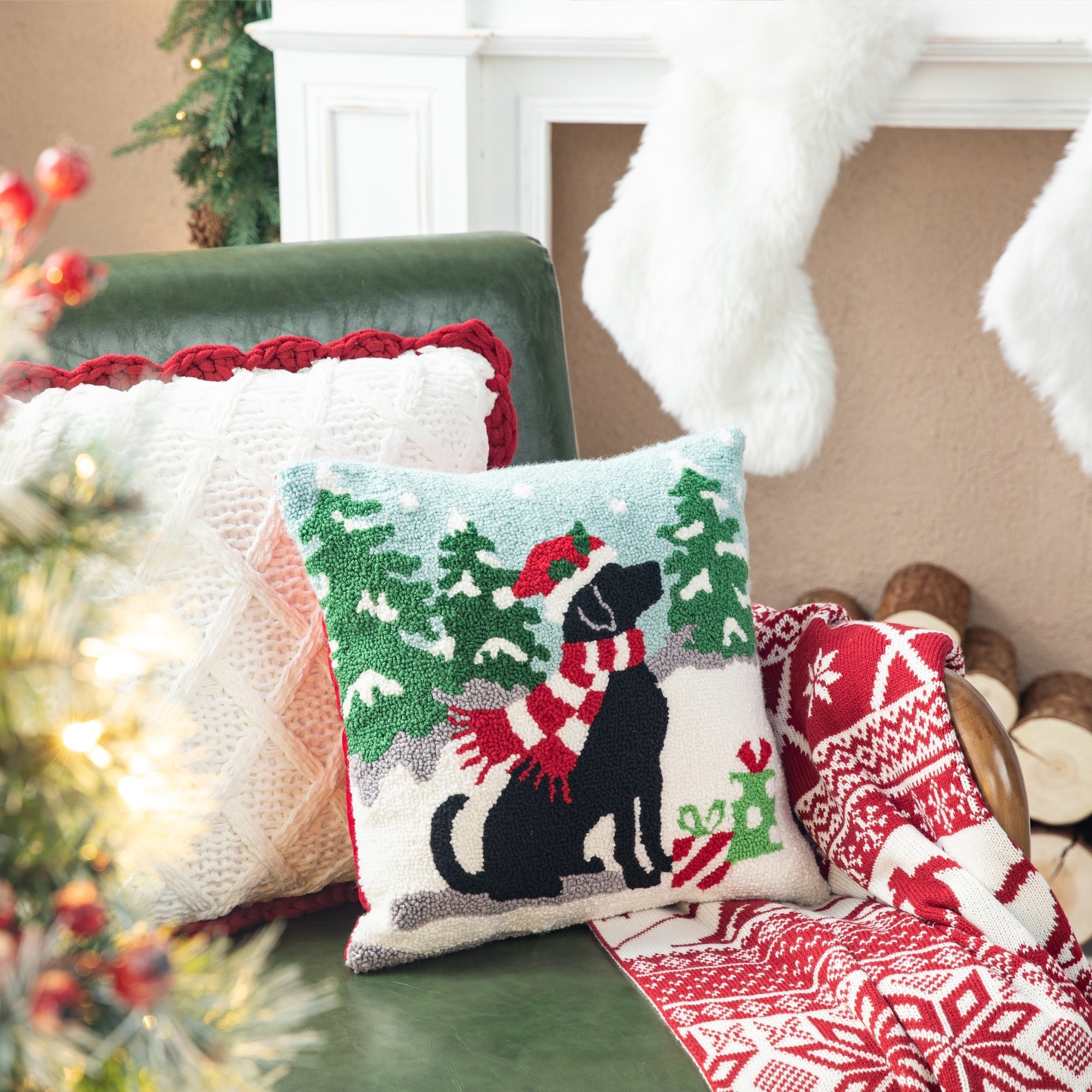 Glitzhome 14L Hooked Dog Cat Christmas Pillow for Couch Sofa Bed Festival Home Office Decor