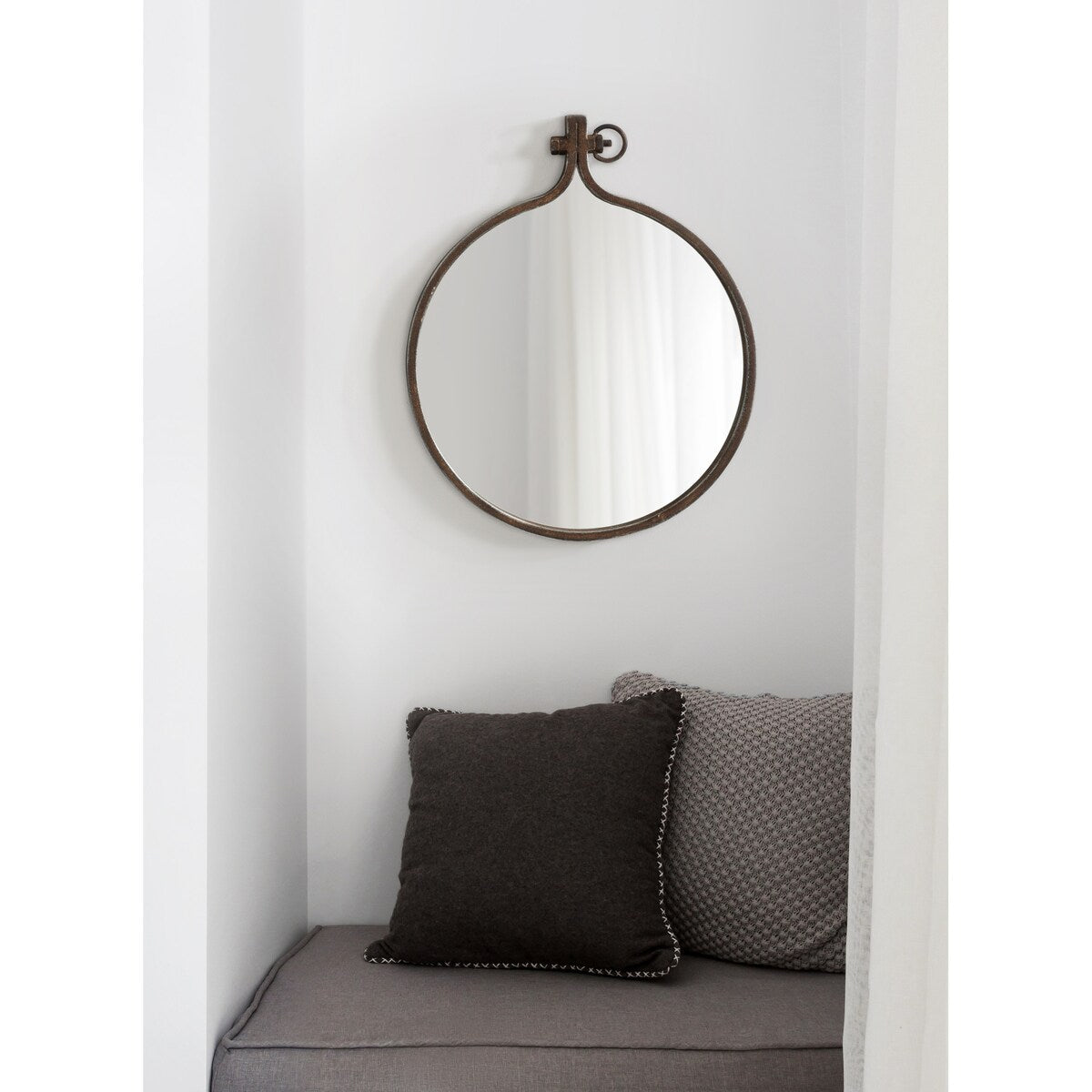 Kate and Laurel Yitro Round Wall Mirror