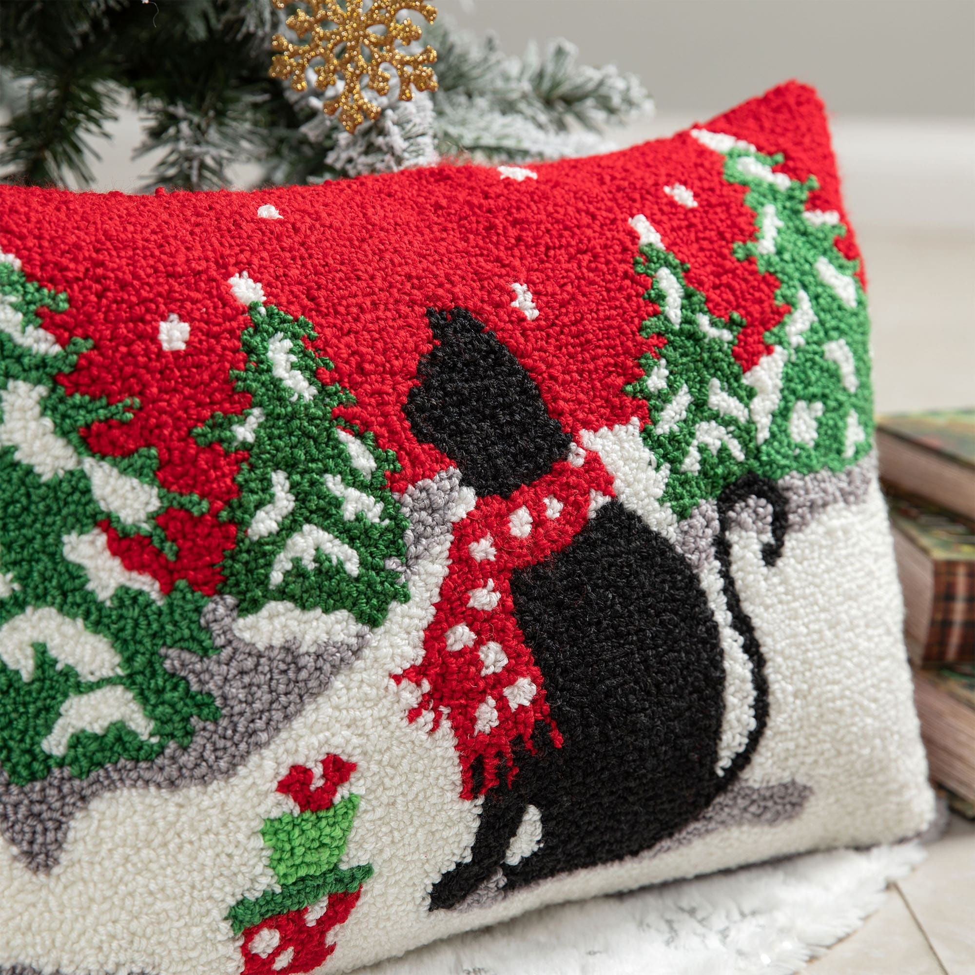 Glitzhome 18L x 12H Hooked Christmas Cat Dog Pillow Cushion for Xmas Sofa Couch Living Room Office Decor