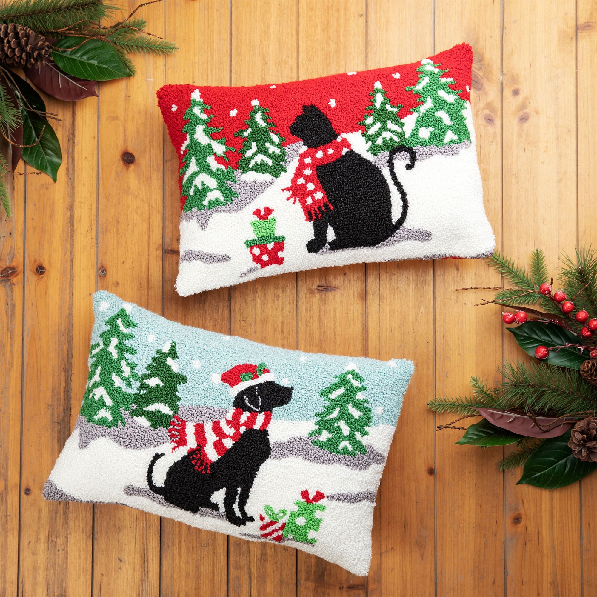 Glitzhome 18L x 12H Hooked Christmas Cat Dog Pillow Cushion for Xmas Sofa Couch Living Room Office Decor