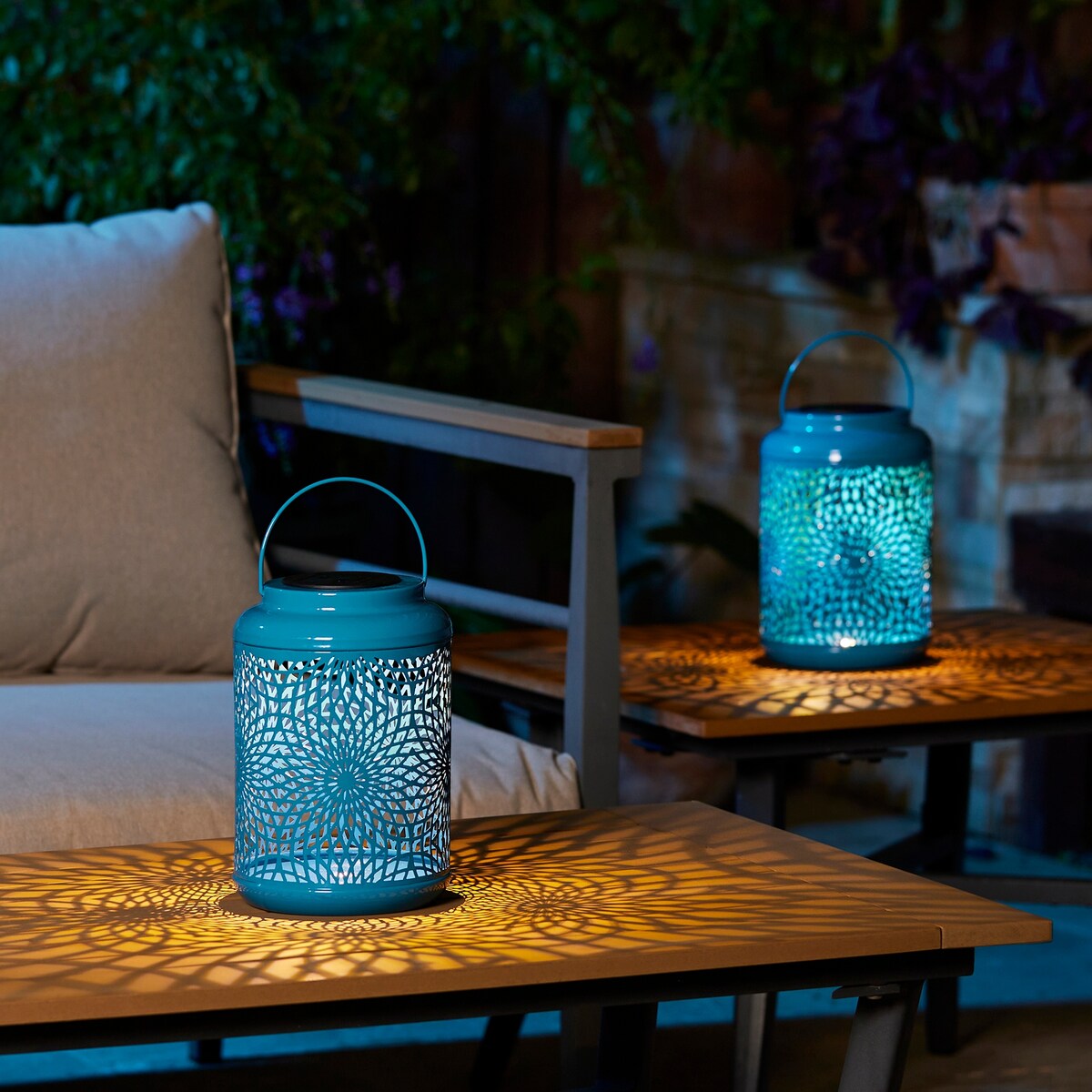 Glitzhome 8.75H Outdoor Metal Solar Hanging Lantern with LED lights