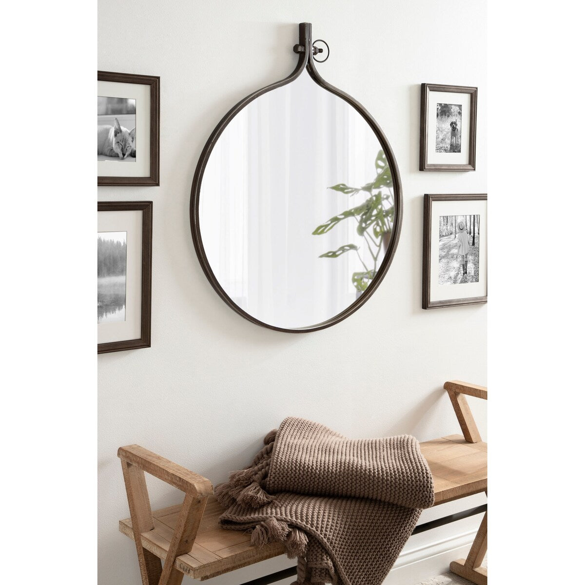 Kate and Laurel Yitro Round Wall Mirror