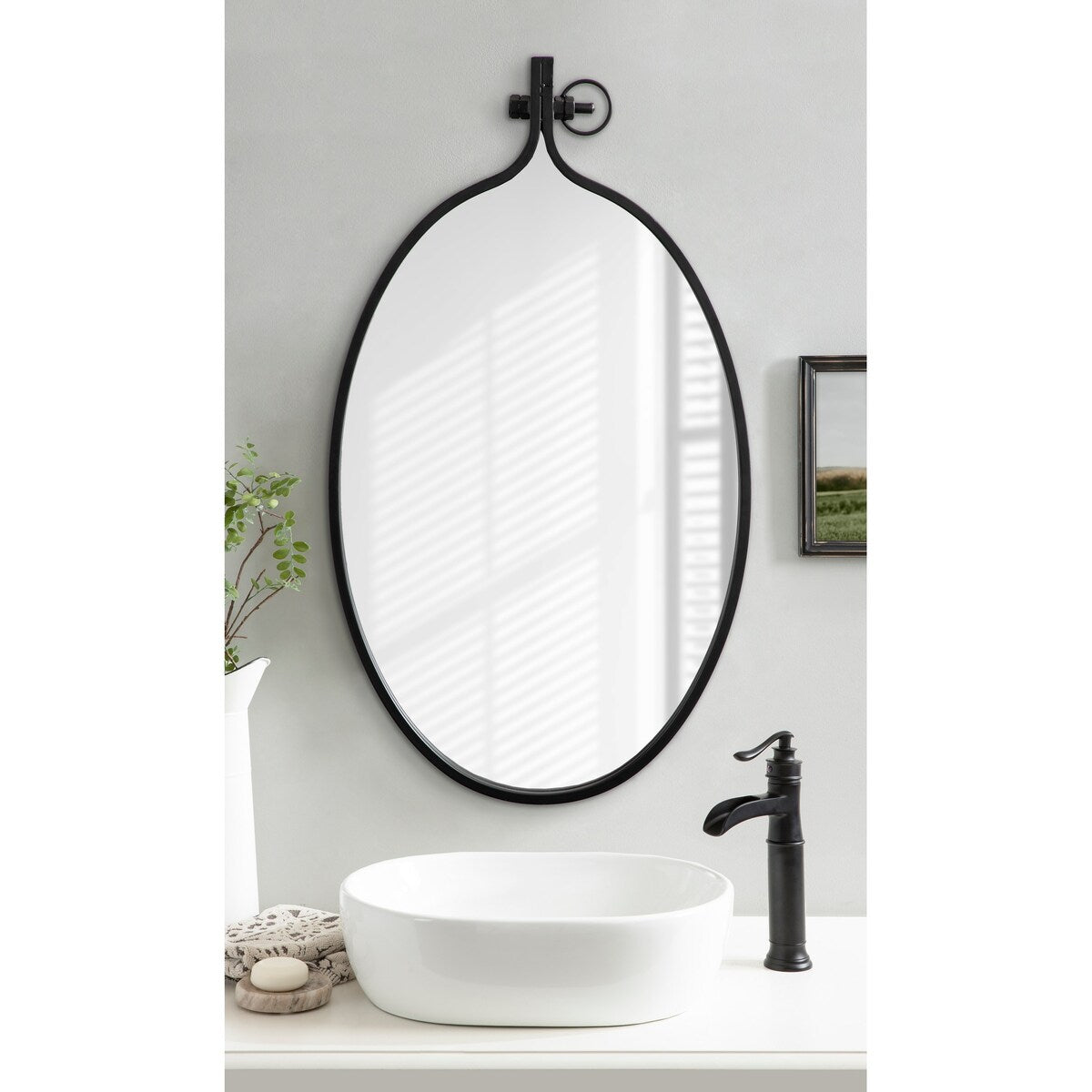 Kate and Laurel Yitro Round Wall Mirror