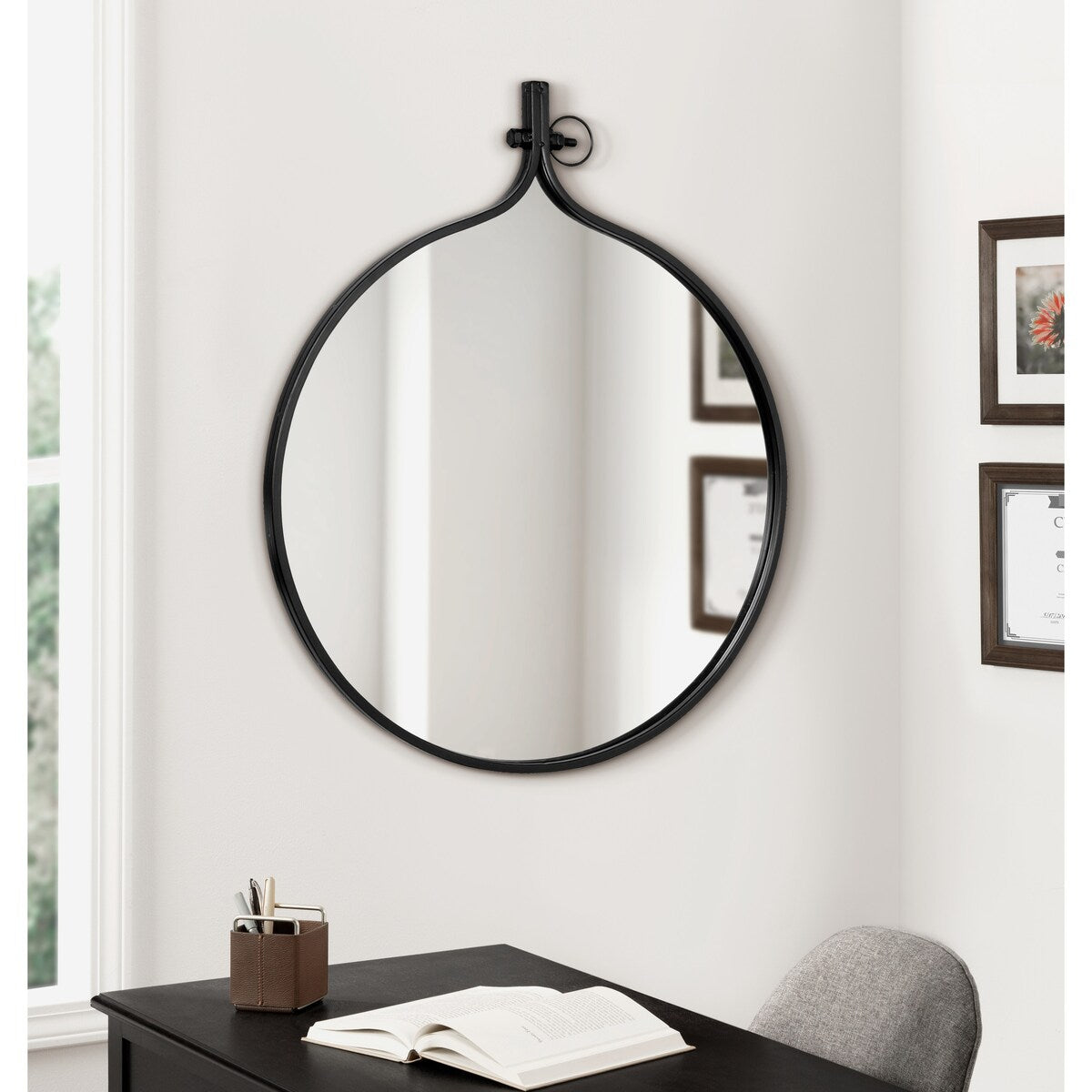 Kate and Laurel Yitro Round Wall Mirror