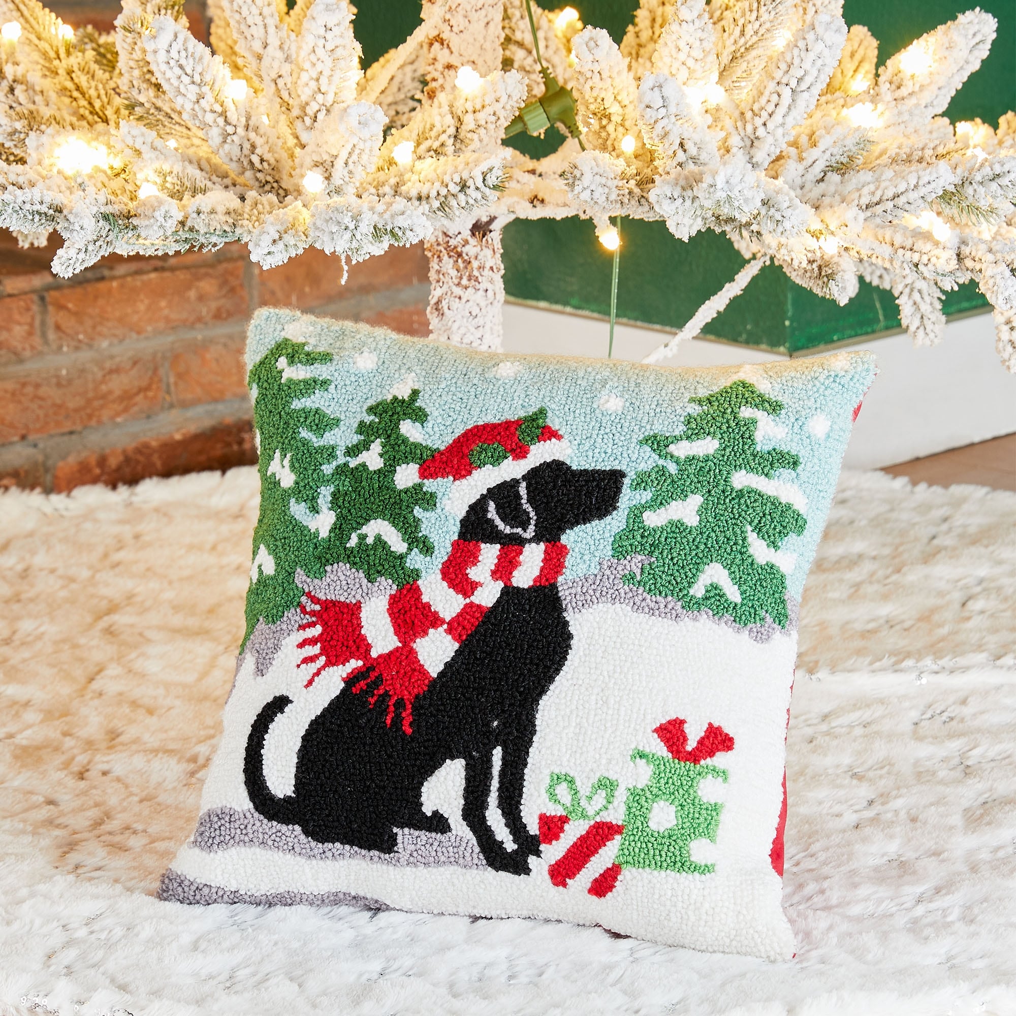 Glitzhome 14L Hooked Dog Cat Christmas Pillow for Couch Sofa Bed Festival Home Office Decor