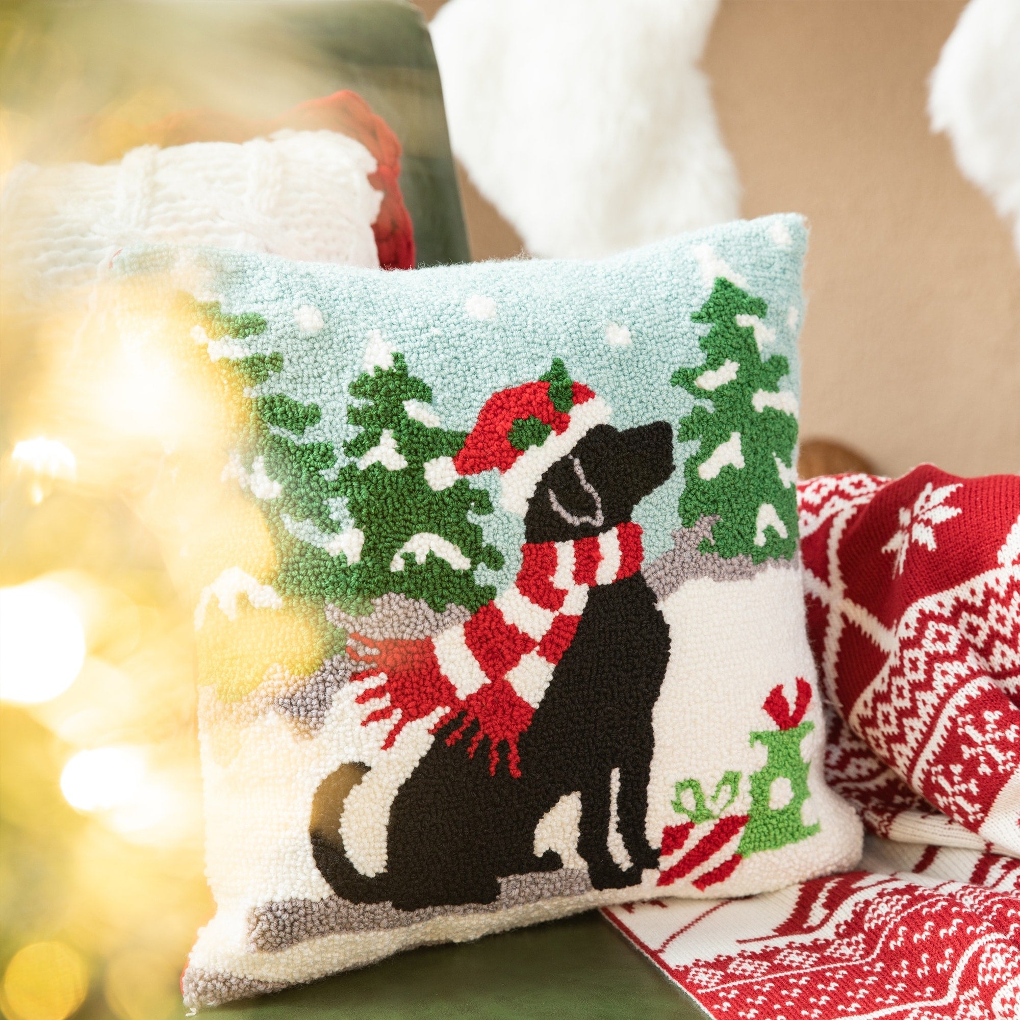 Glitzhome 14L Hooked Dog Cat Christmas Pillow for Couch Sofa Bed Festival Home Office Decor