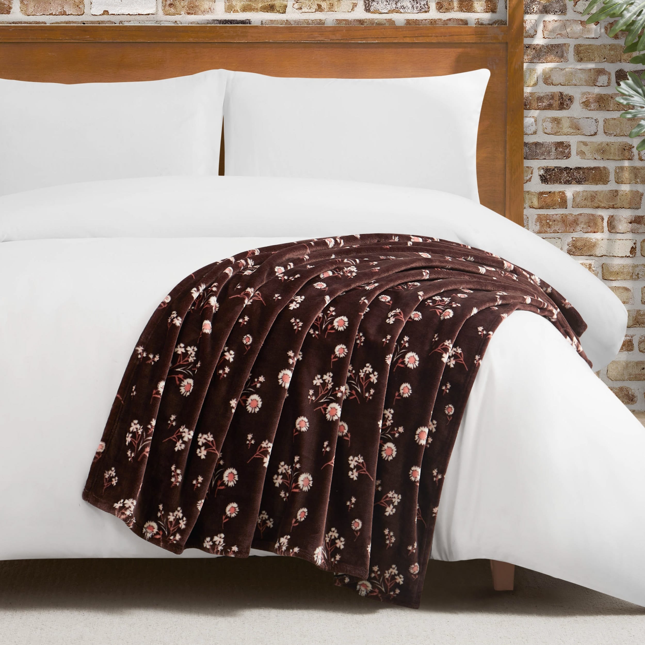 Lucky Brand Daisy Throws Plush 50 x 70 Throw Blanket