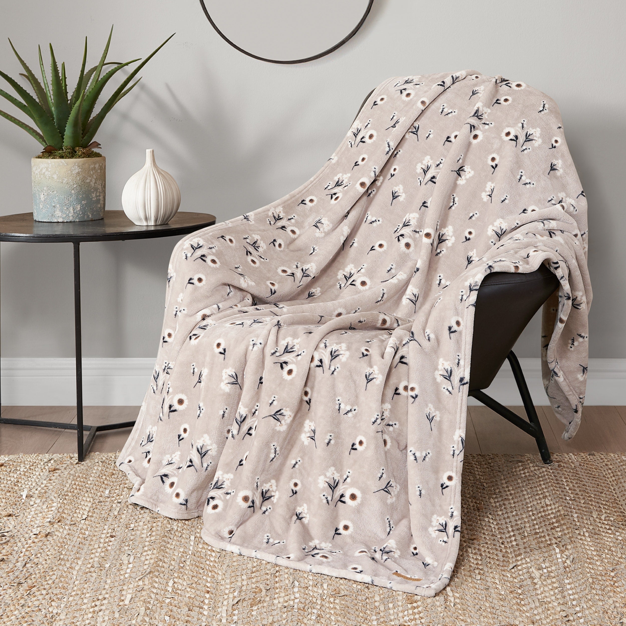 Lucky Brand Daisy Throws Plush 50 x 70 Throw Blanket