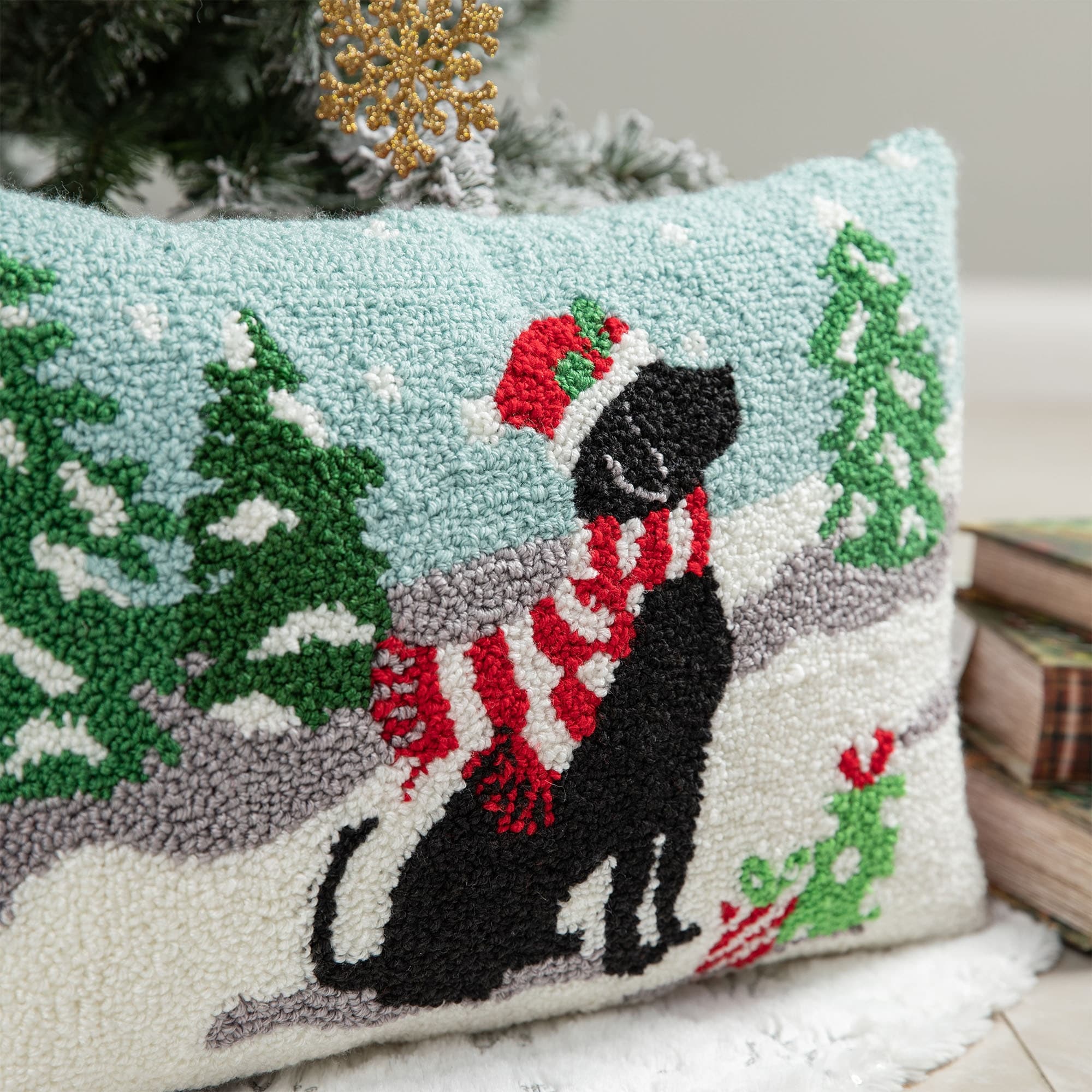 Glitzhome 18L x 12H Hooked Christmas Cat Dog Pillow Cushion for Xmas Sofa Couch Living Room Office Decor