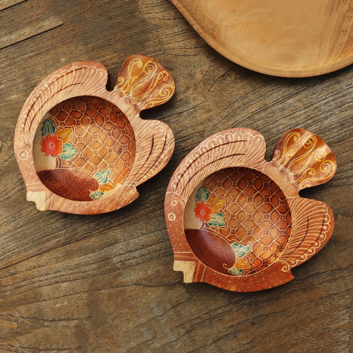 Novica Handmade Java Fish Wood Batik Decorative Bowls (Pair)