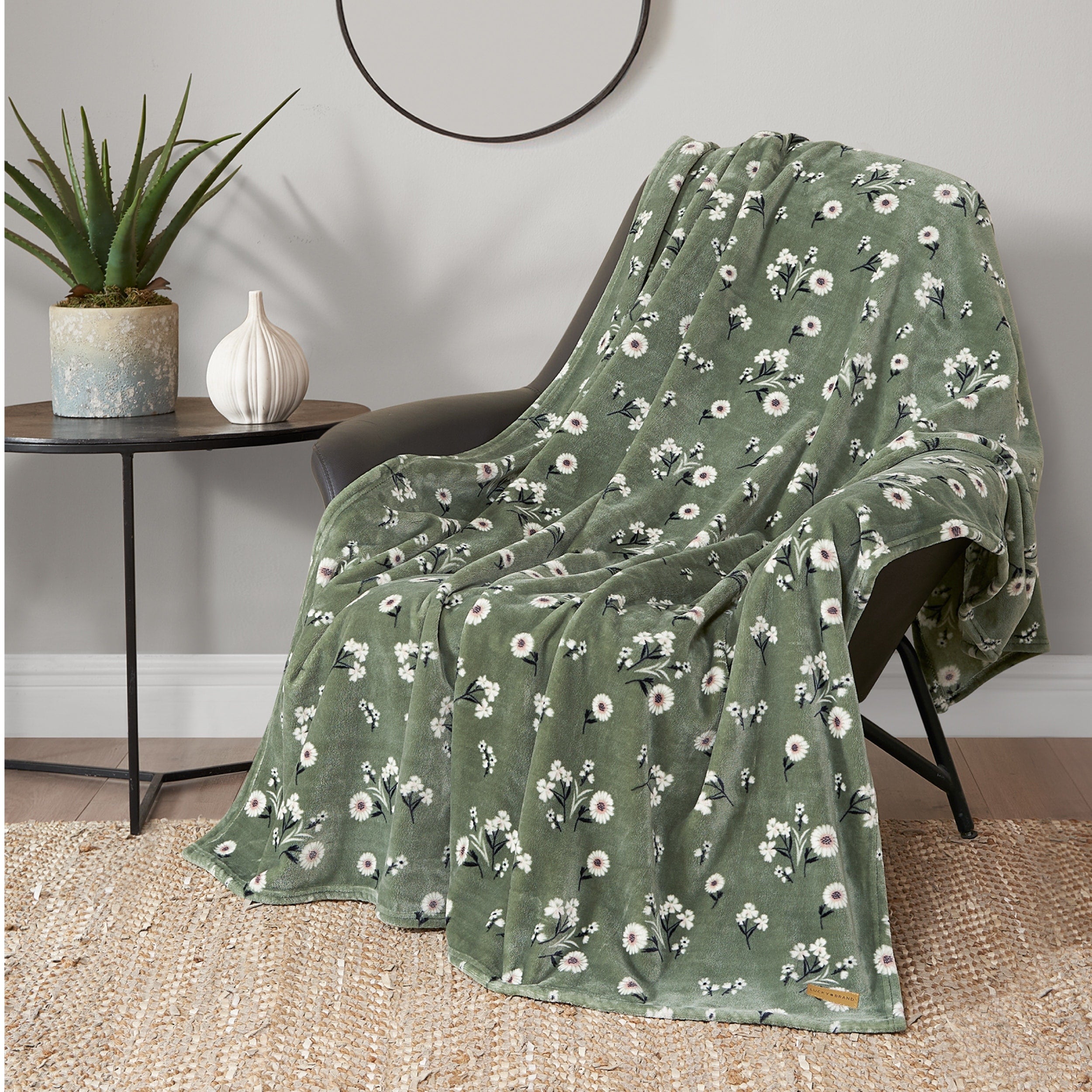 Lucky Brand Daisy Throws Plush 50 x 70 Throw Blanket