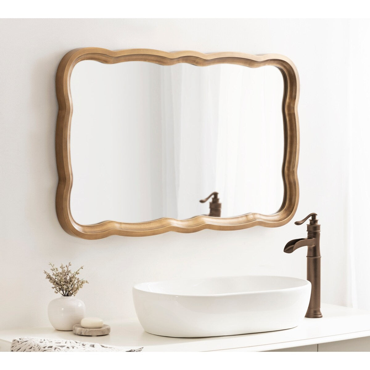 Kate and Laurel Hatherleigh Scallop Wood Wall Mirror