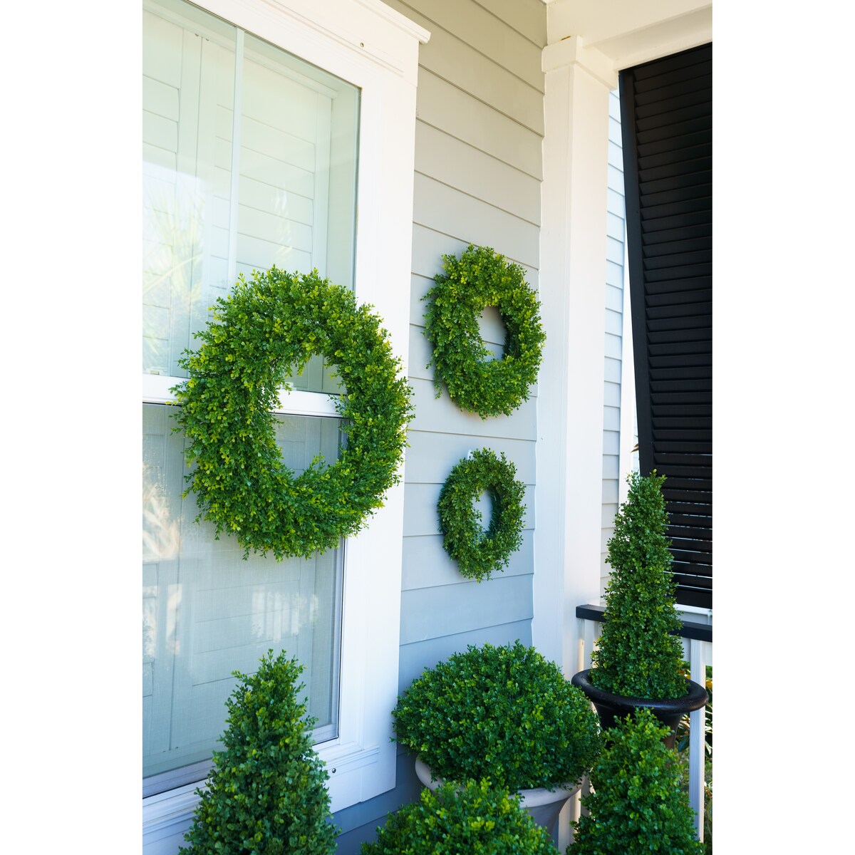 16, 18, 24 or 30 Decorative Boxwood Wreaths