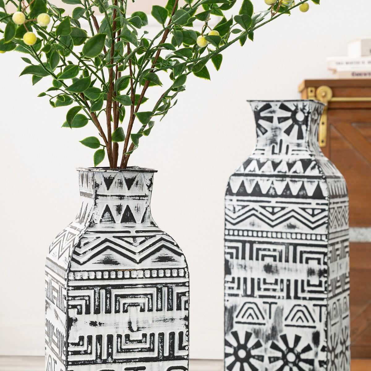 Glitzhome Set of 2 Global/Boho Exotic Textured Metal Table Floor Vases