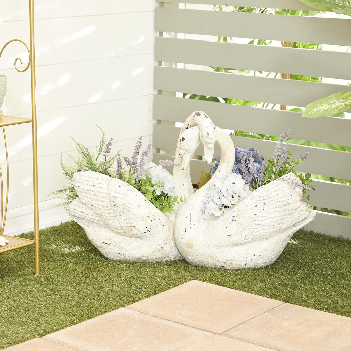 Magnesium Oxide Swan Indoor Outdoor Planter - White - Roche River Decor