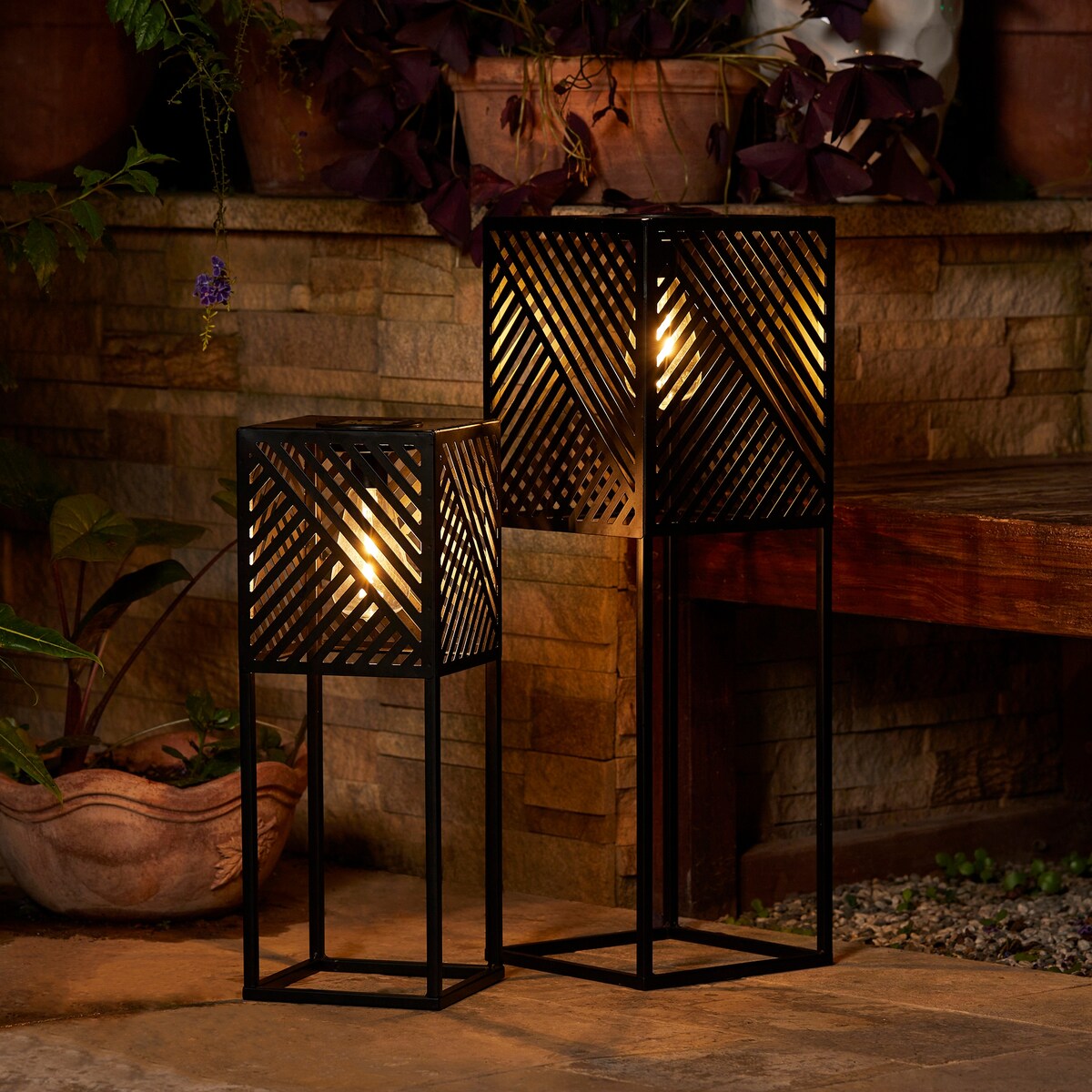 Glitzhome 24H Set of 2 Outdoor Geometric Black Metal Solar Standing Lantern with Bulb